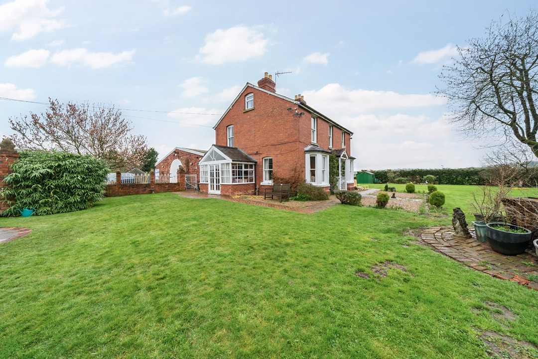 3 Bed Detached House For Sale In House, Storage Business & Outbuildings, Leominster (Ref: 574089)