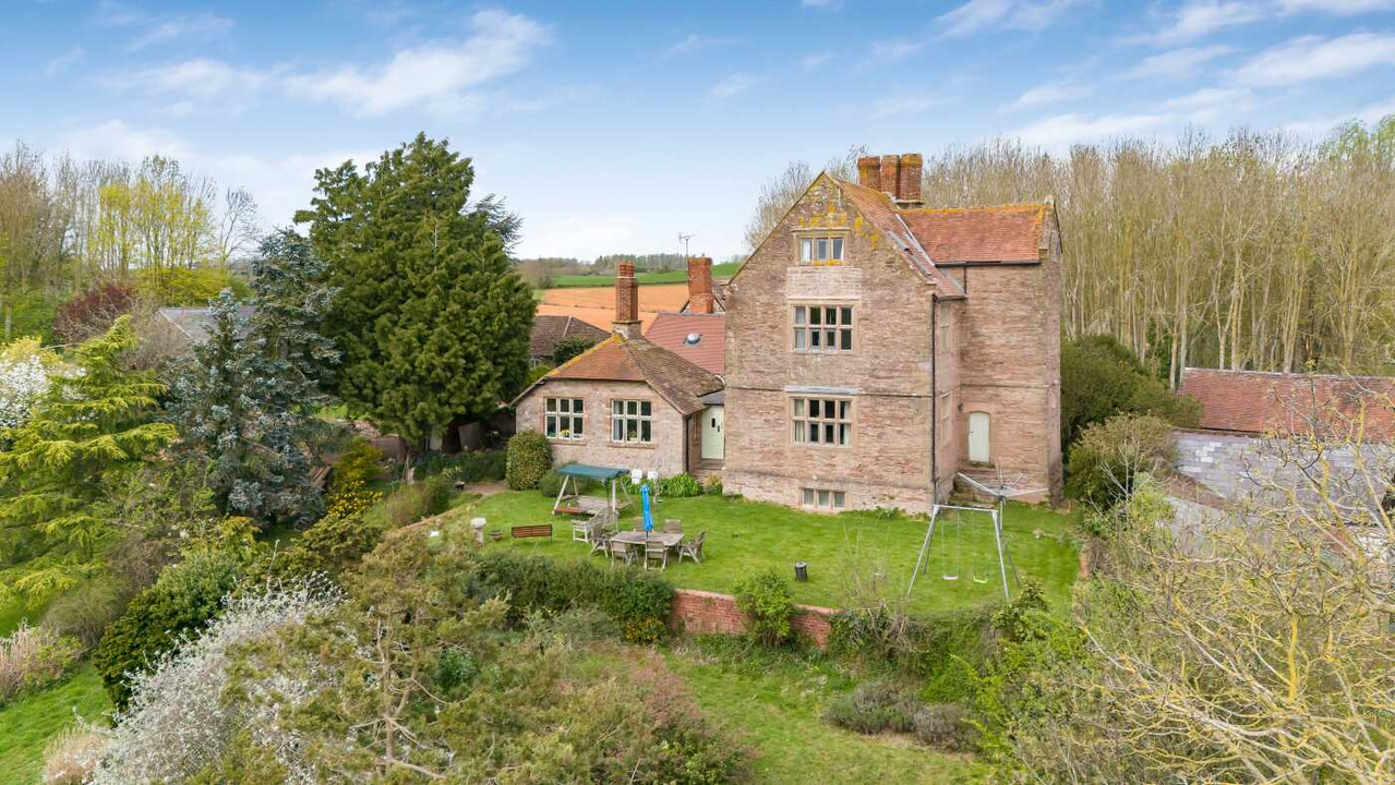 3 Bed Country House For Sale In Weston Beggard, Hereford (Ref: 711805)