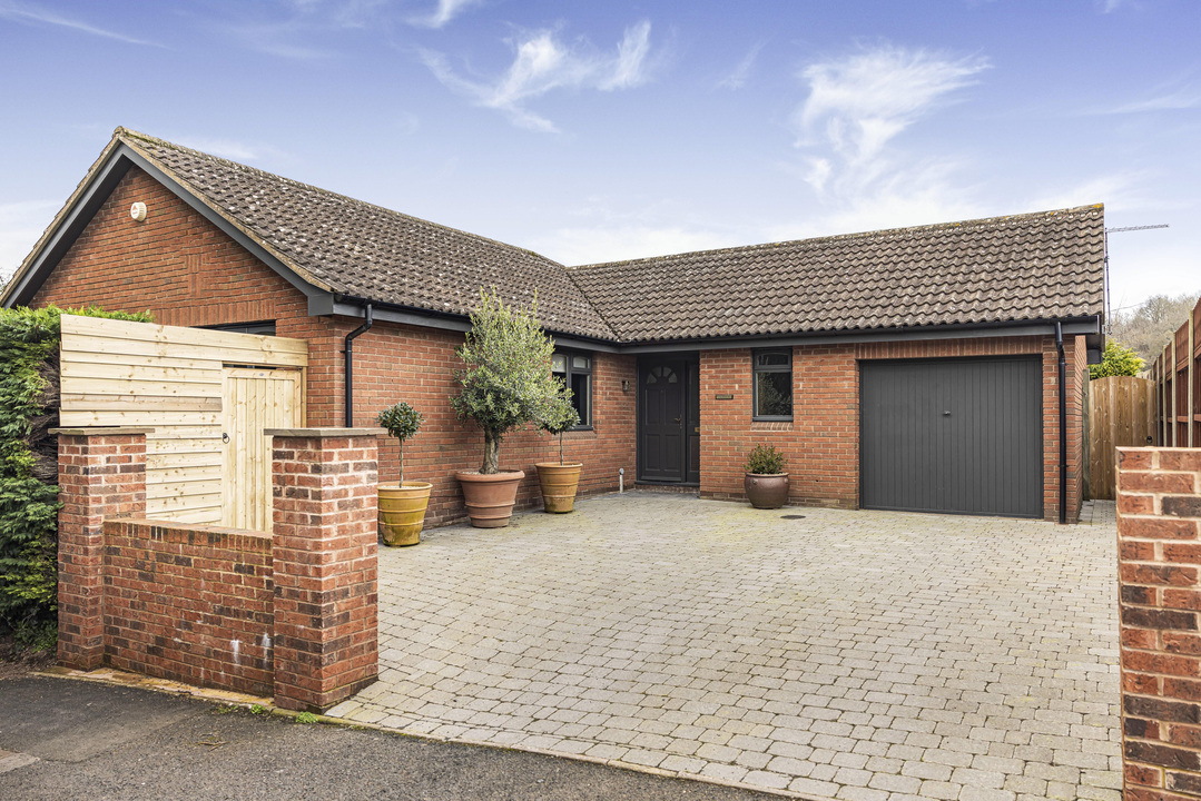 3 Bed Detached Bungalow For Sale In Priorsfield, Ewyas Harold, Hereford, (Ref: 701907), Herefordshire, HR2 0TX