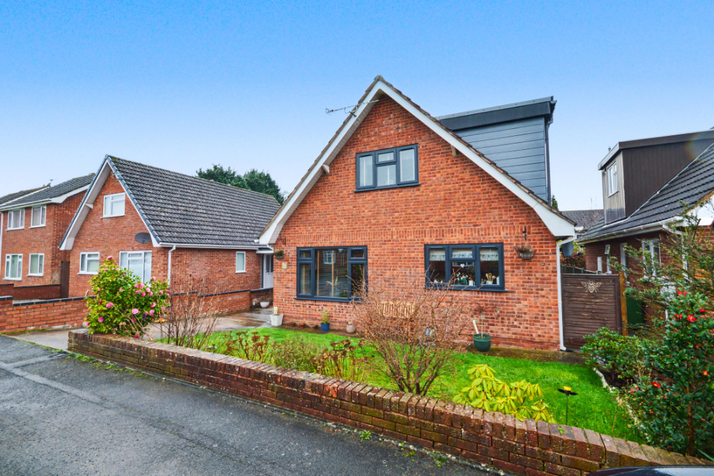 4 Bed Detached House For Sale In Extended Detached House, Tensing Close, Hereford (Ref: 701945)