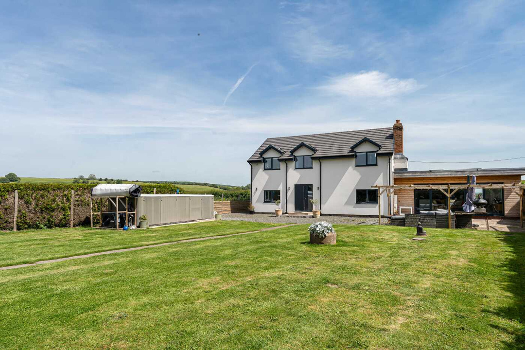 3 Bed Detached House For Sale In Burghill, Hereford (Ref: 719307)
