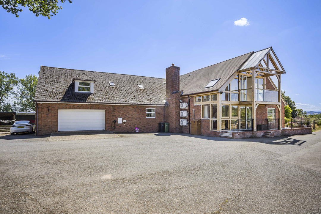 6 Bed Detached House For Sale In House With Stabling, Menage, Views And Indoor Pool, Herefordshire (Ref: 662842)