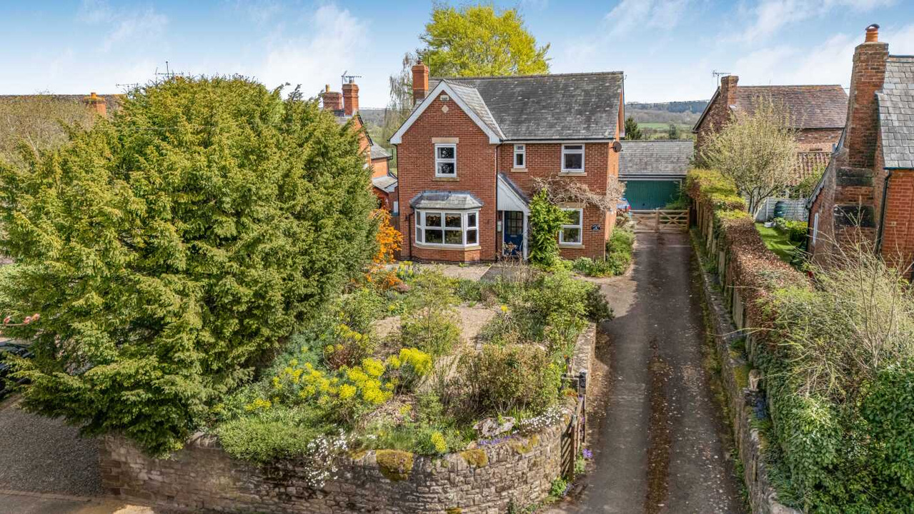4 Bed Detached House For Sale In Oakley House, Luston, Leominster, (Ref: 713760), Herefordshire, HR6 0EB