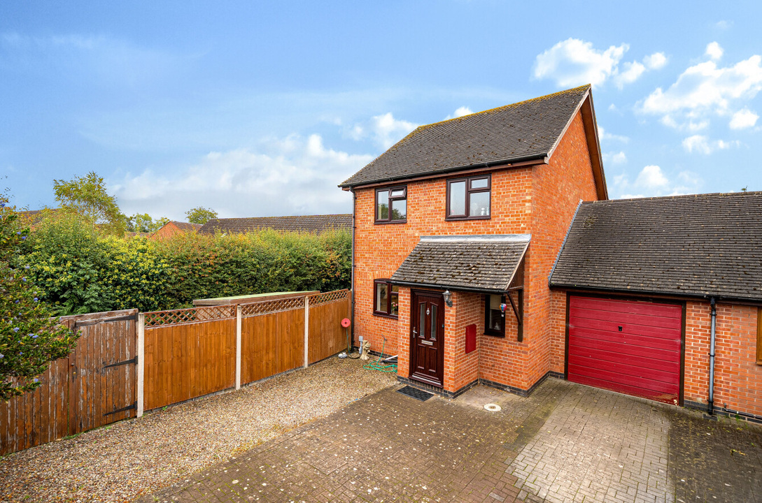 3 Bed Link Detached House For Sale In The Willows, Lower Bullingham, Hereford, Herefordshire (Ref: 679697)