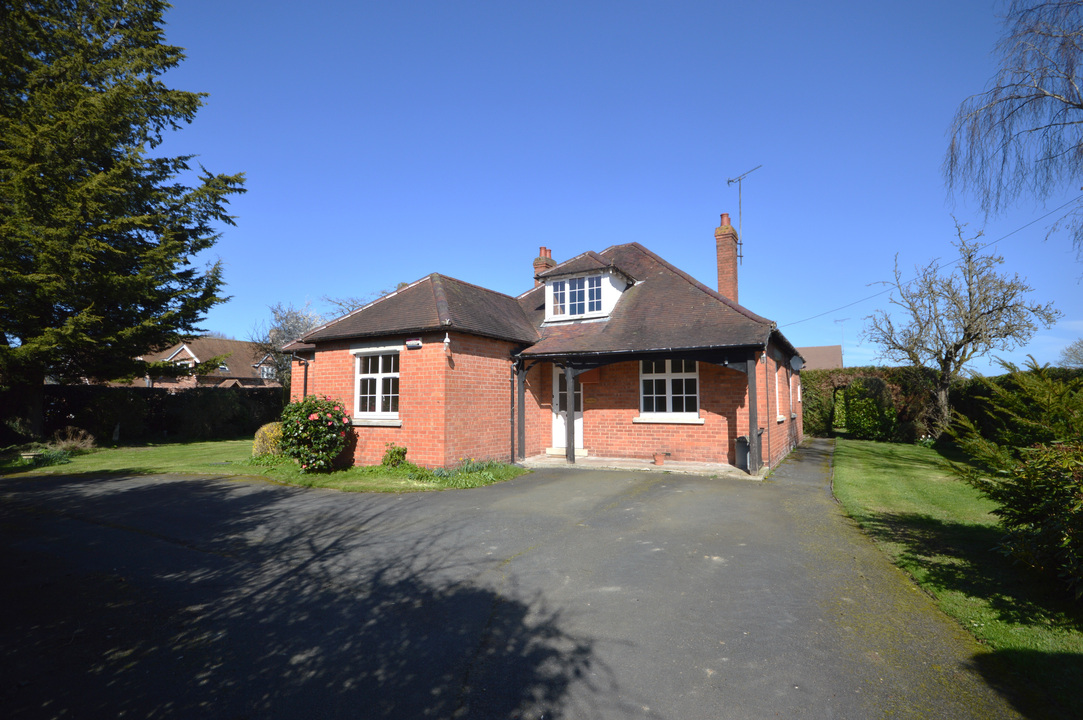 3 Bed Detached Bungalow For Sale In Saltash, Kingsland, Leominster, (Ref: 687284), Herefordshire, HR6 9QP