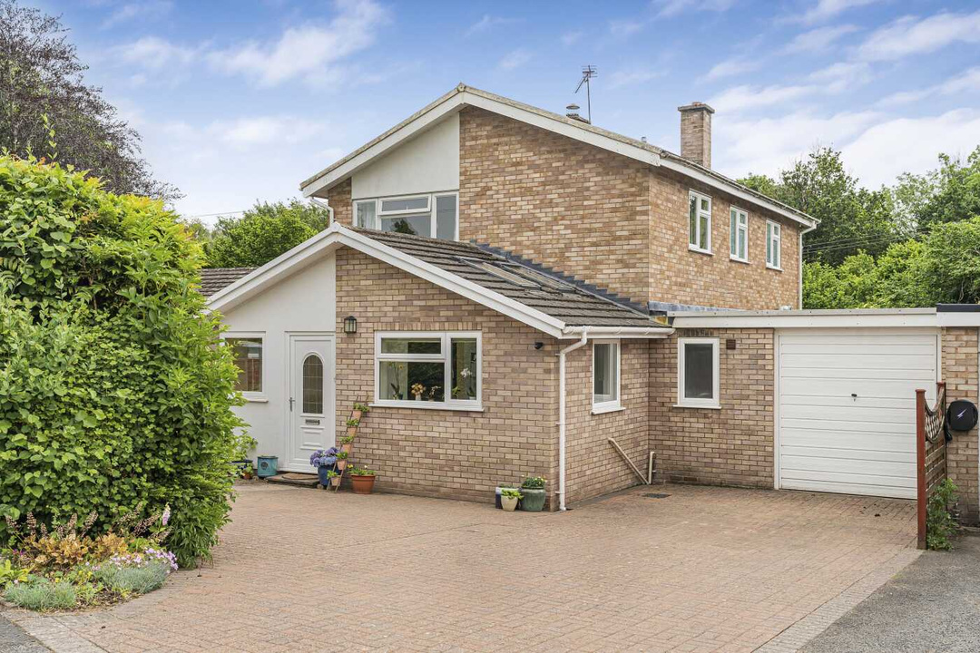 3 Bed Link Detached House For Sale In Townsend Park, Luston, Leominster, (Ref: 720851), Herefordshire, HR6 0DZ