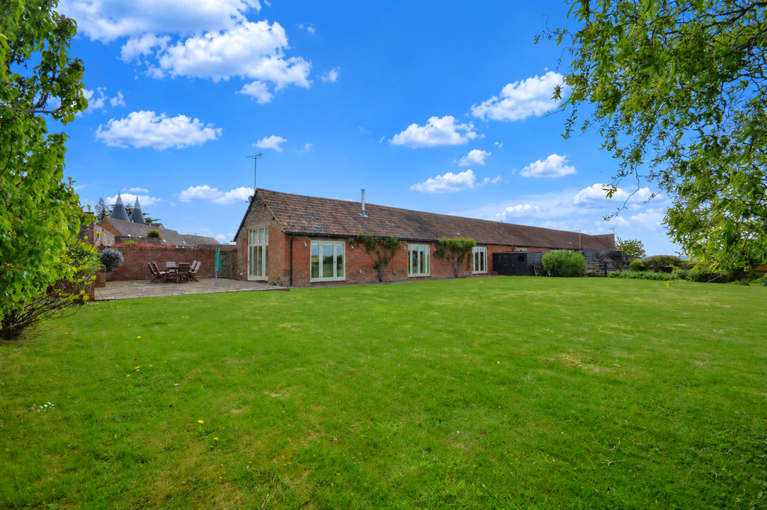 3 Bed Barn Conversion For Sale In Ocle Mead, Ocle Pychard, Hereford, Herefordshire (Ref: 664667)