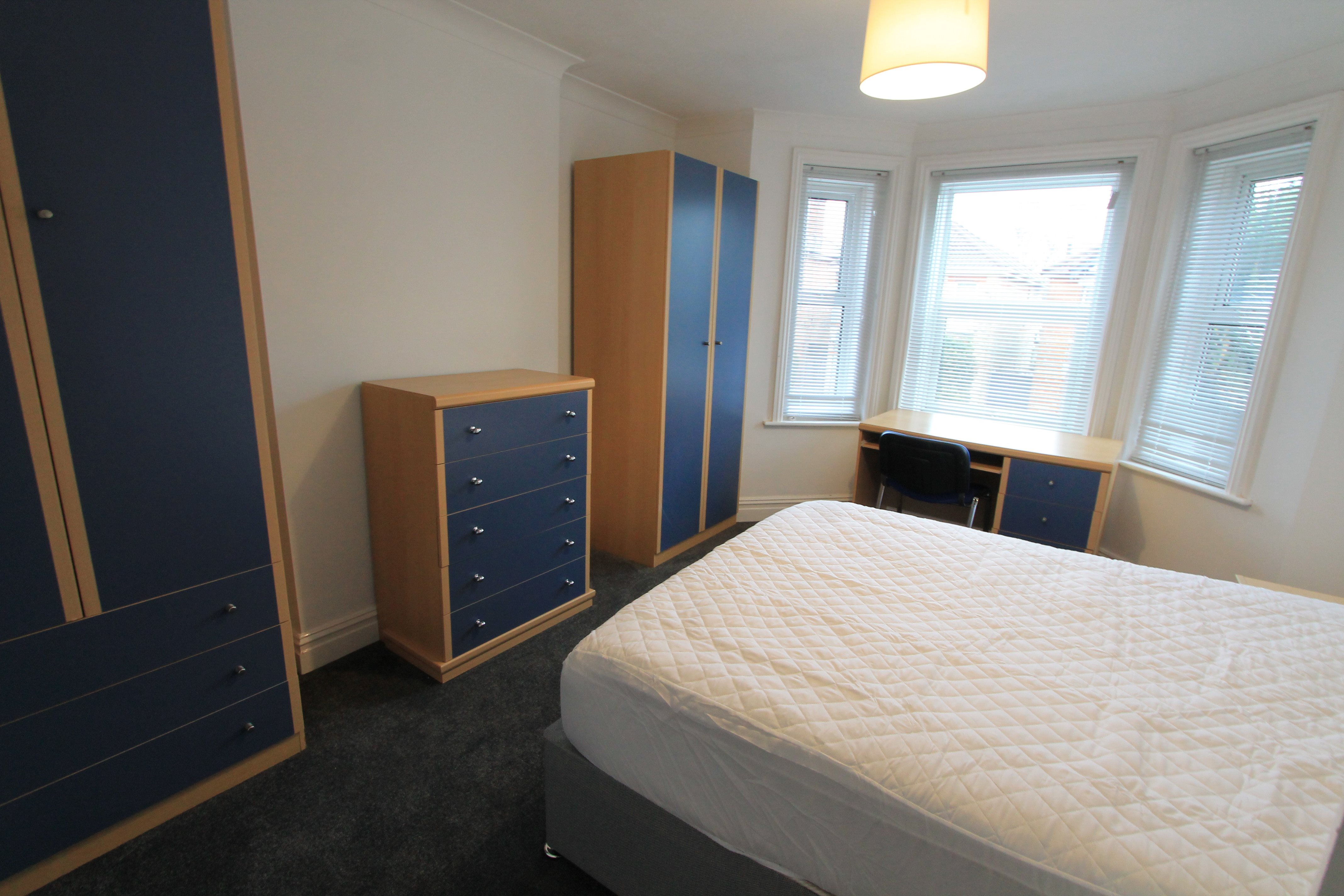 5 bed house to rent in Osborne Road, Bournemouth 8