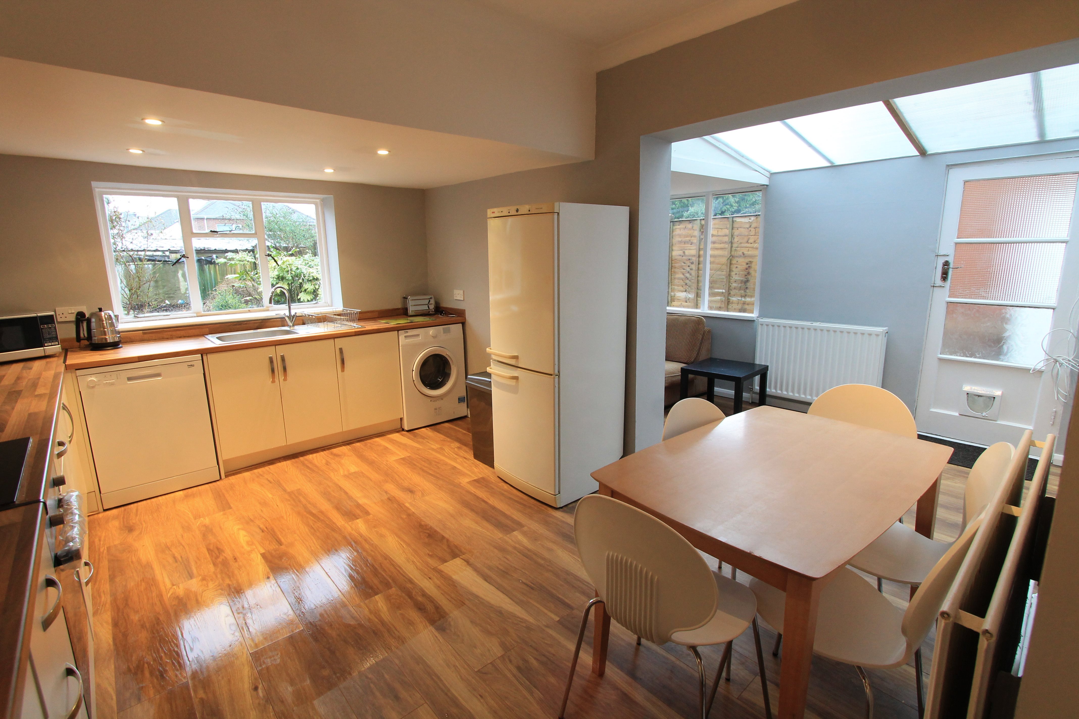 5 bed house to rent in Osborne Road, Bournemouth 3