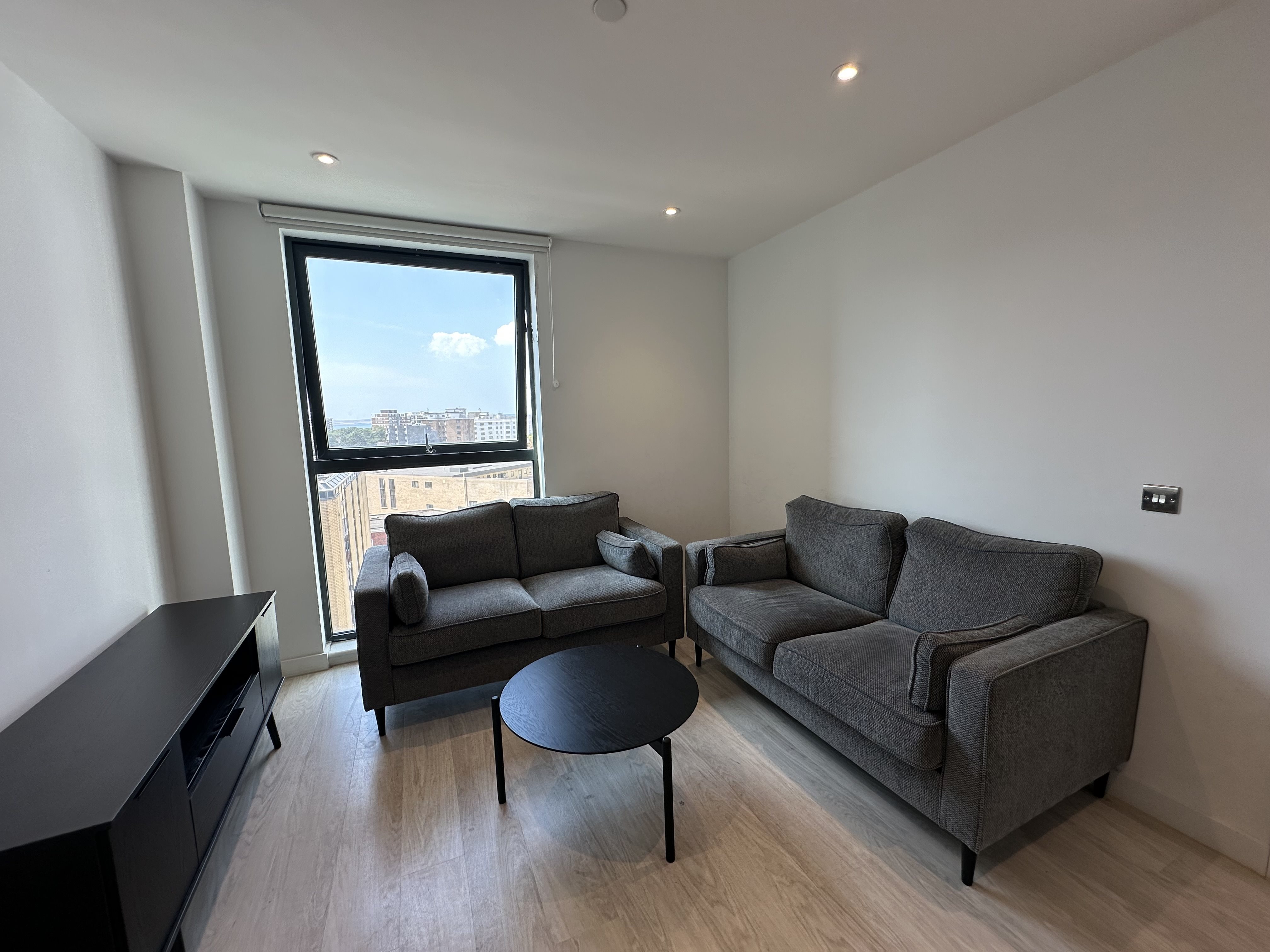 2 bed flat to rent in Holdenhurst Road, , BH8  - Property Image 4