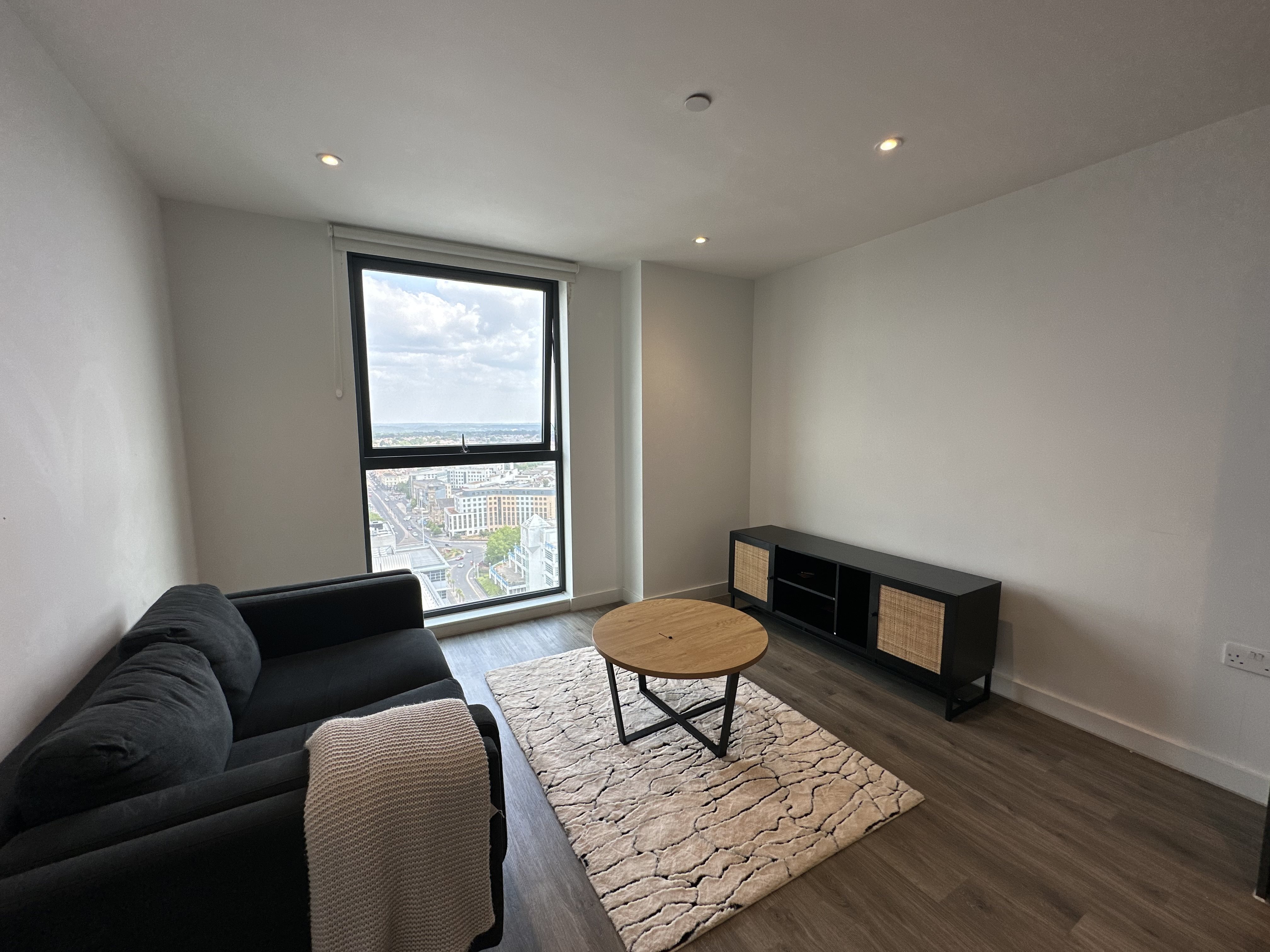 1 bed flat to rent in Holdenhurst Road, , BH8  - Property Image 3