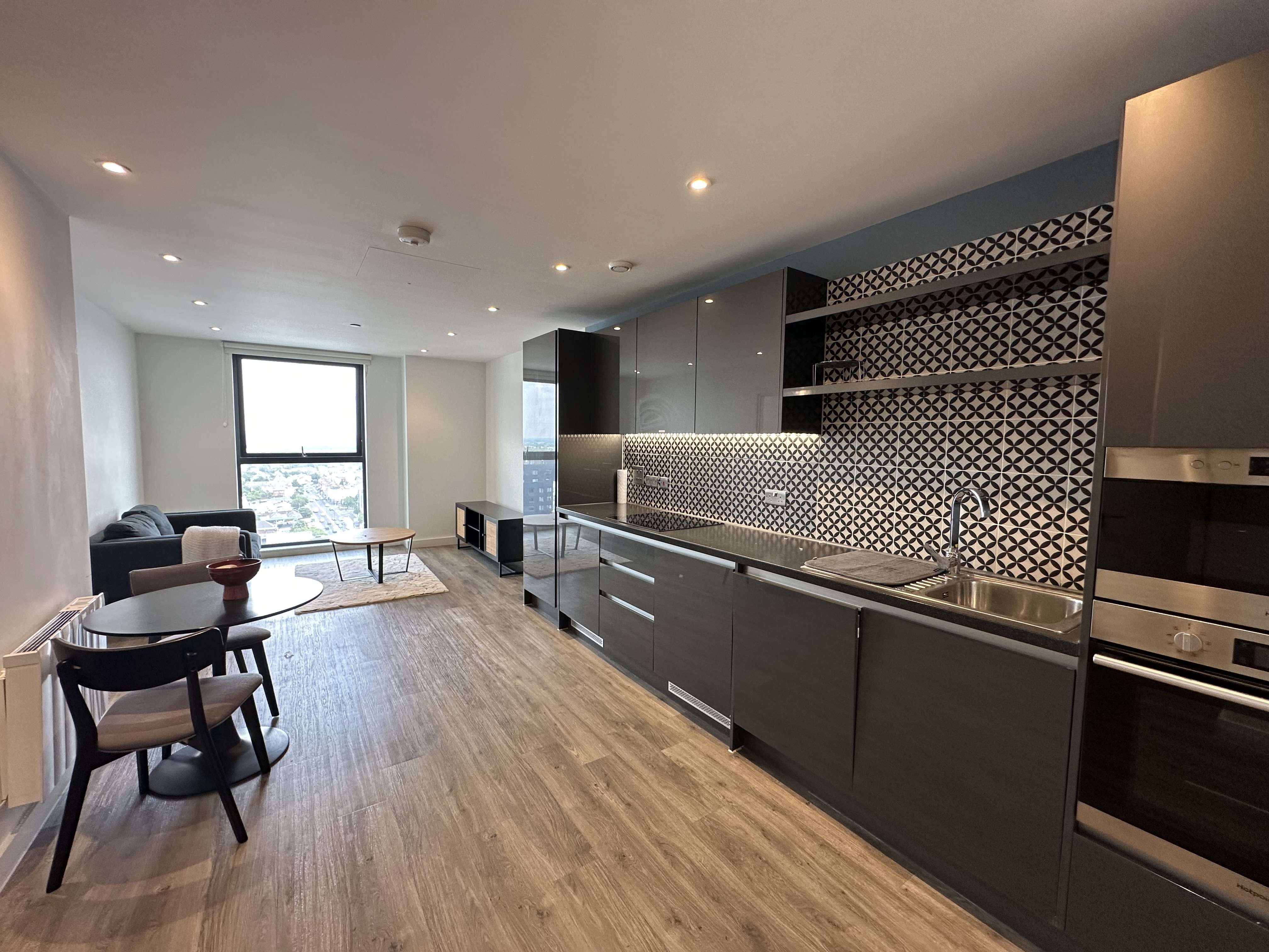 1 bed flat to rent in Holdenhurst Road, , BH8 1