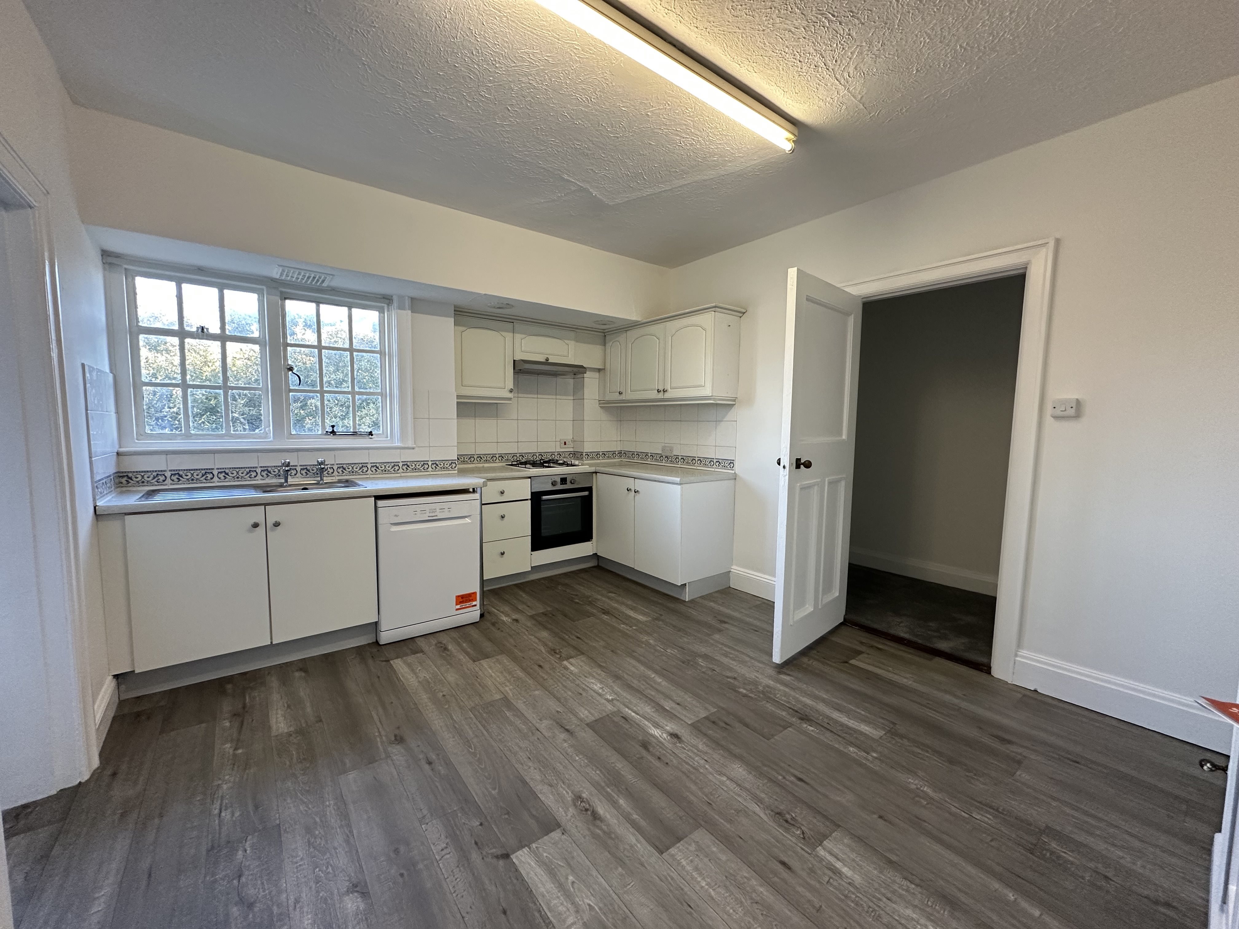 3 bed flat to rent in Grove Road, Bournemouth, BH1  - Property Image 4