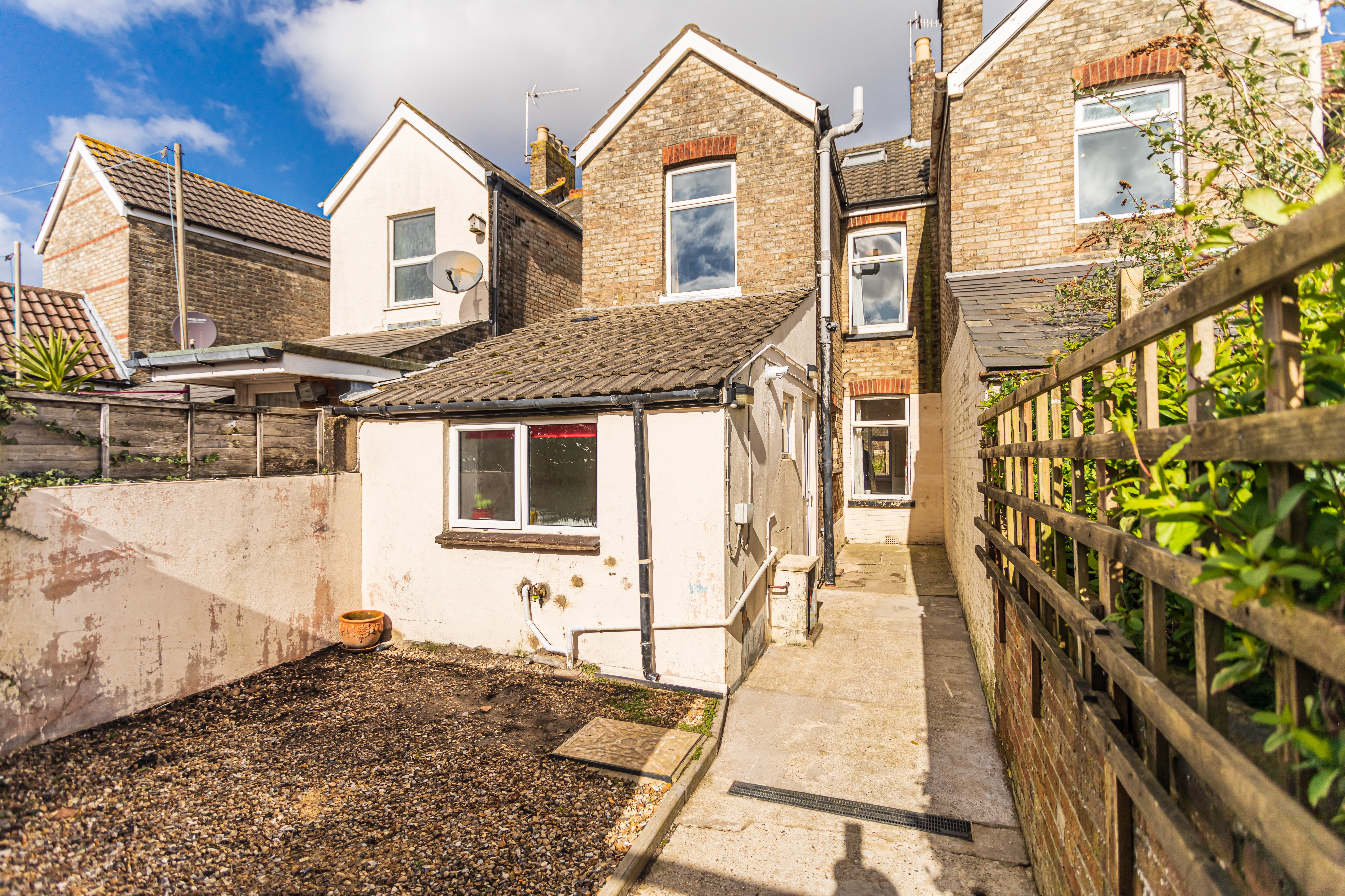 3 bed terraced house to rent in Garland Road, Poole, BH15 17