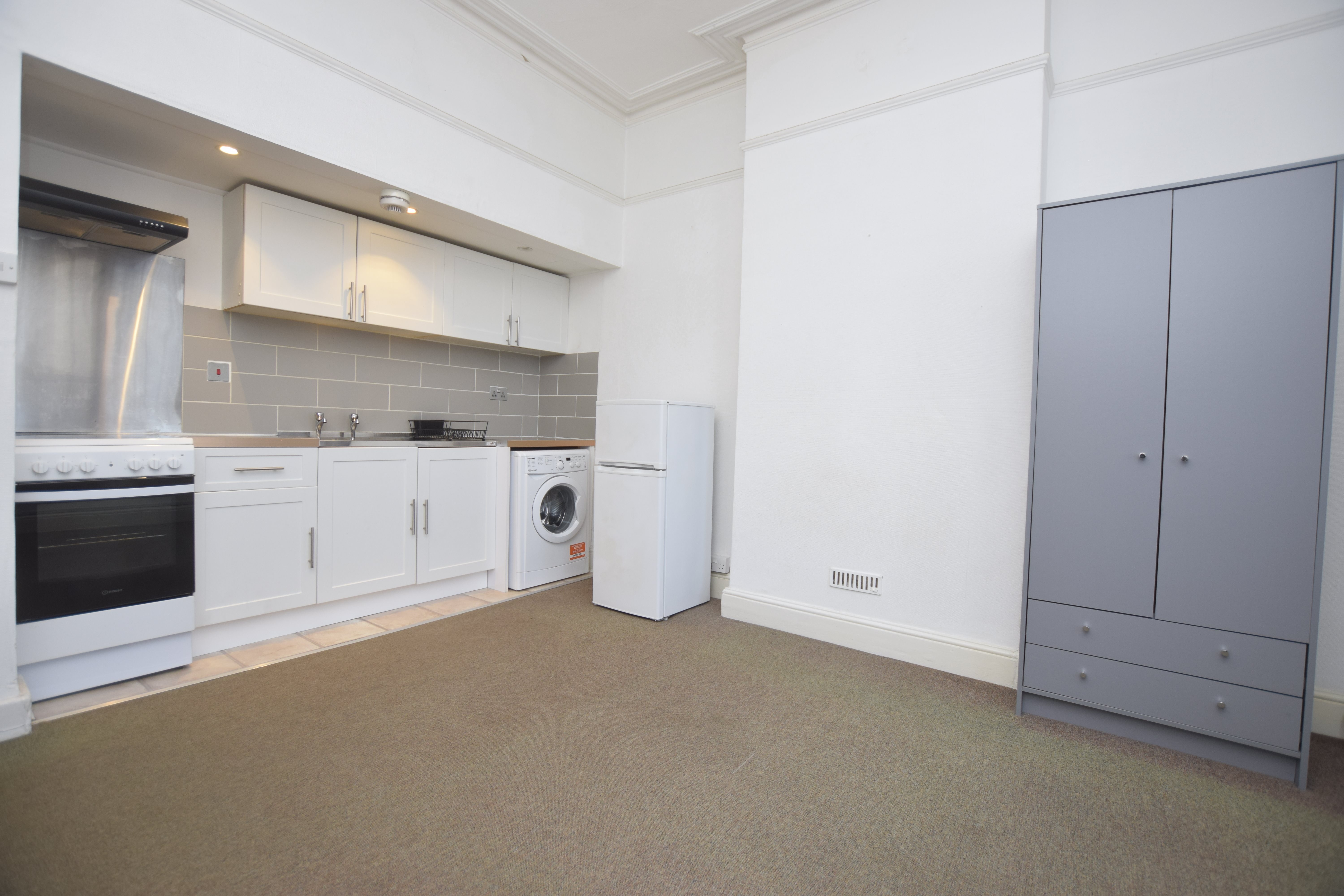 Studio flat to rent in Seamoor Road, Bournemouth, BH4  - Property Image 2