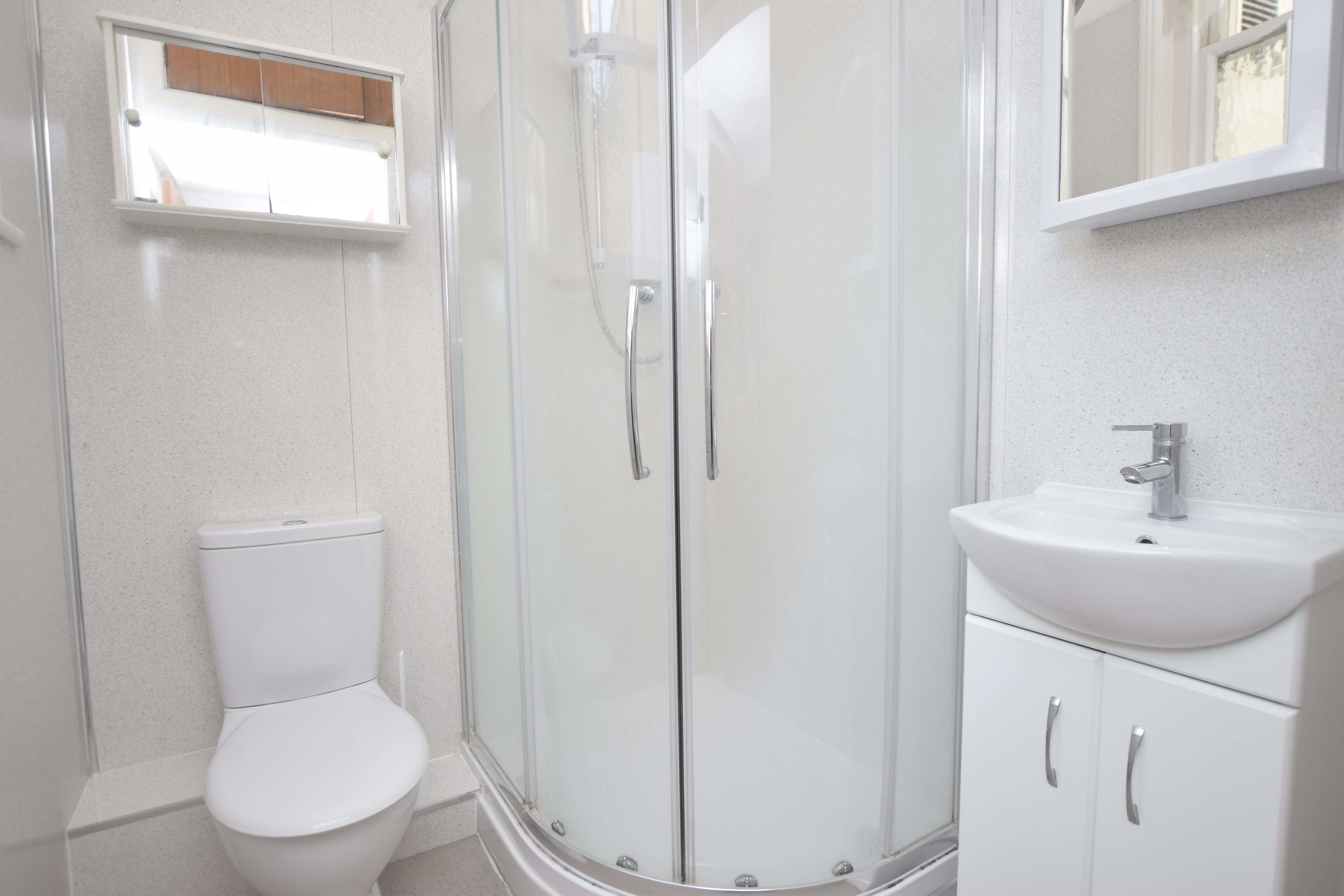 Studio flat to rent in Seamoor Road, Bournemouth, BH4  - Property Image 4