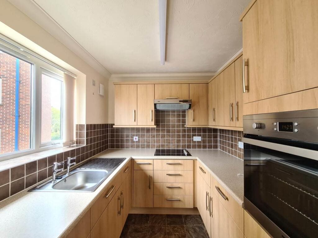 1 bed flat to rent in Poole Road, Bournemouth, BH2 10