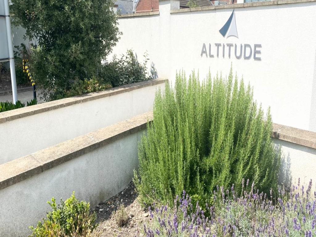 2 bed flat to rent in Parkstone Road, Poole, BH15 1