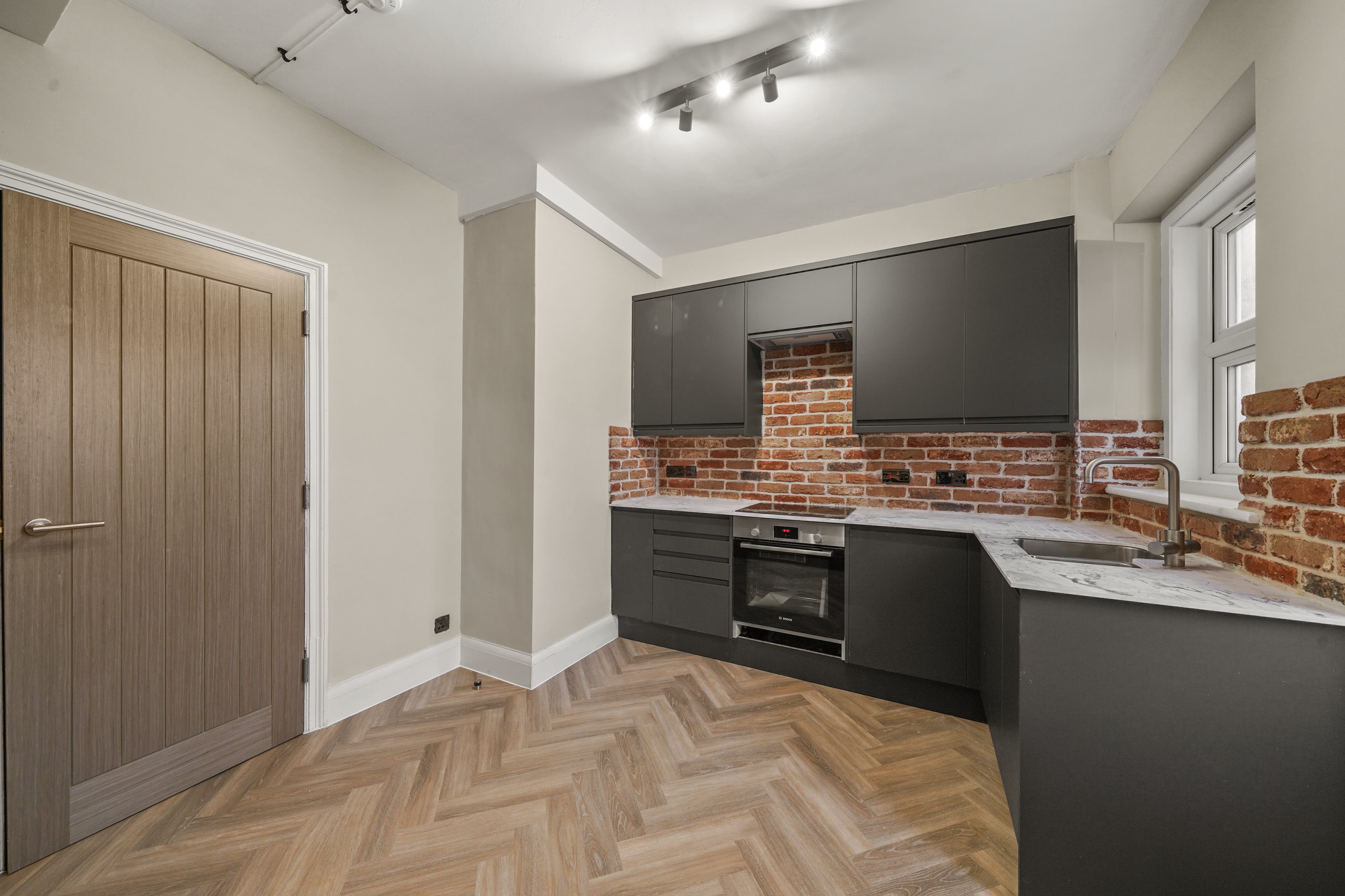 3 bed flat to rent in Richmond Hill, Bournemouth  - Property Image 1