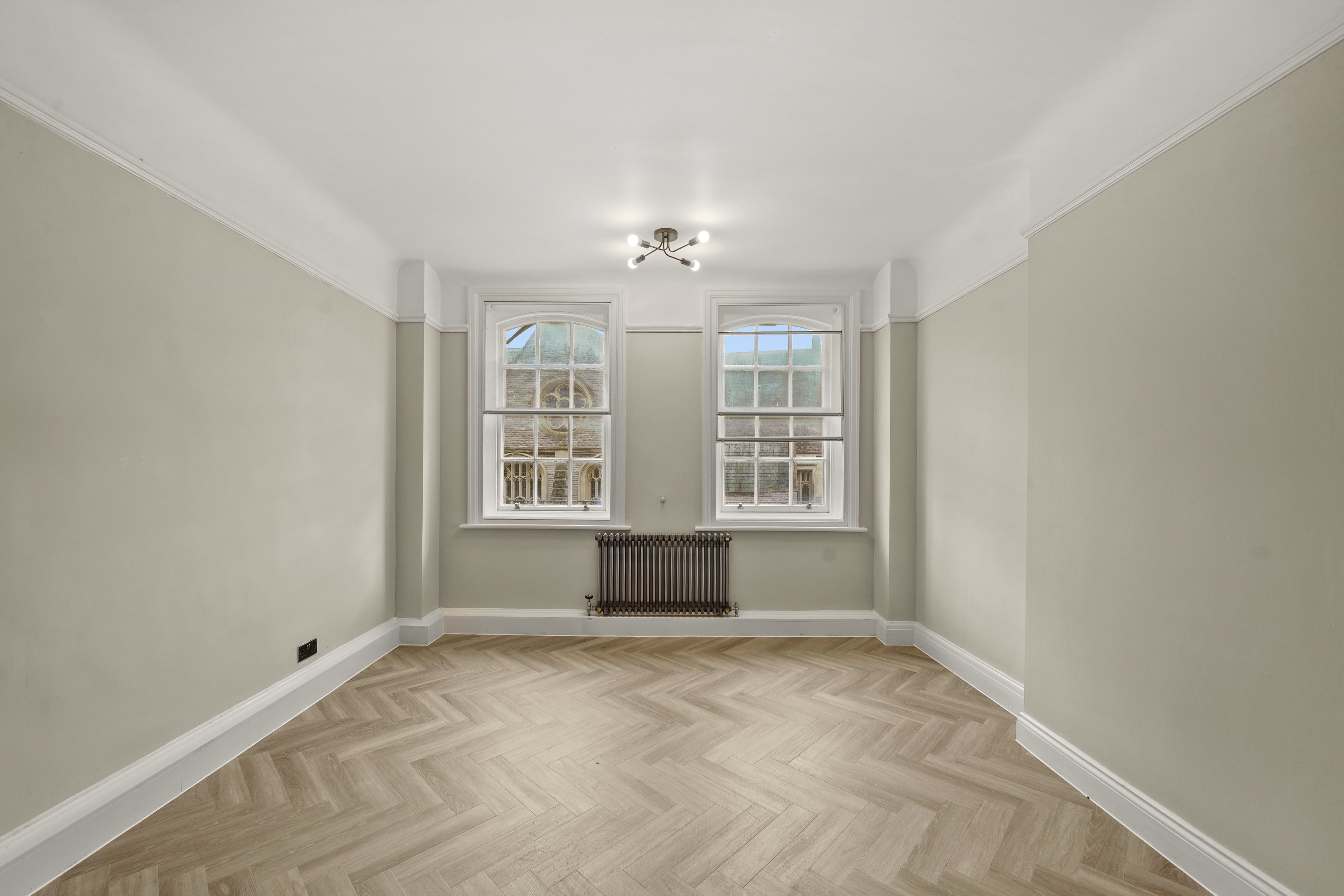 3 bed flat to rent in Richmond Hill, Bournemouth 2