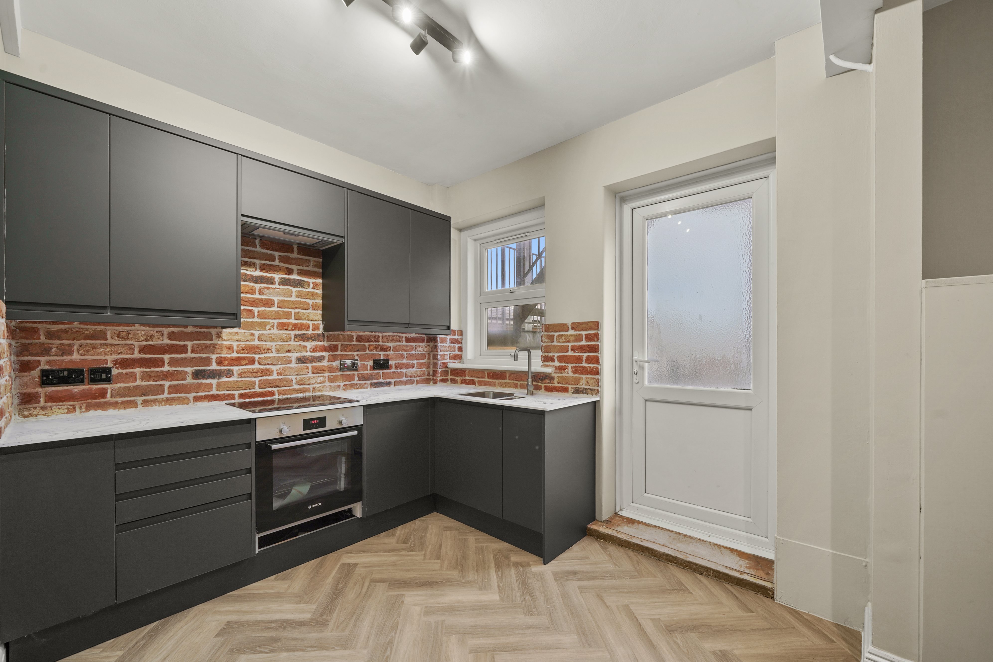 3 bed flat to rent in Richmond Hill, Bournemouth  - Property Image 4