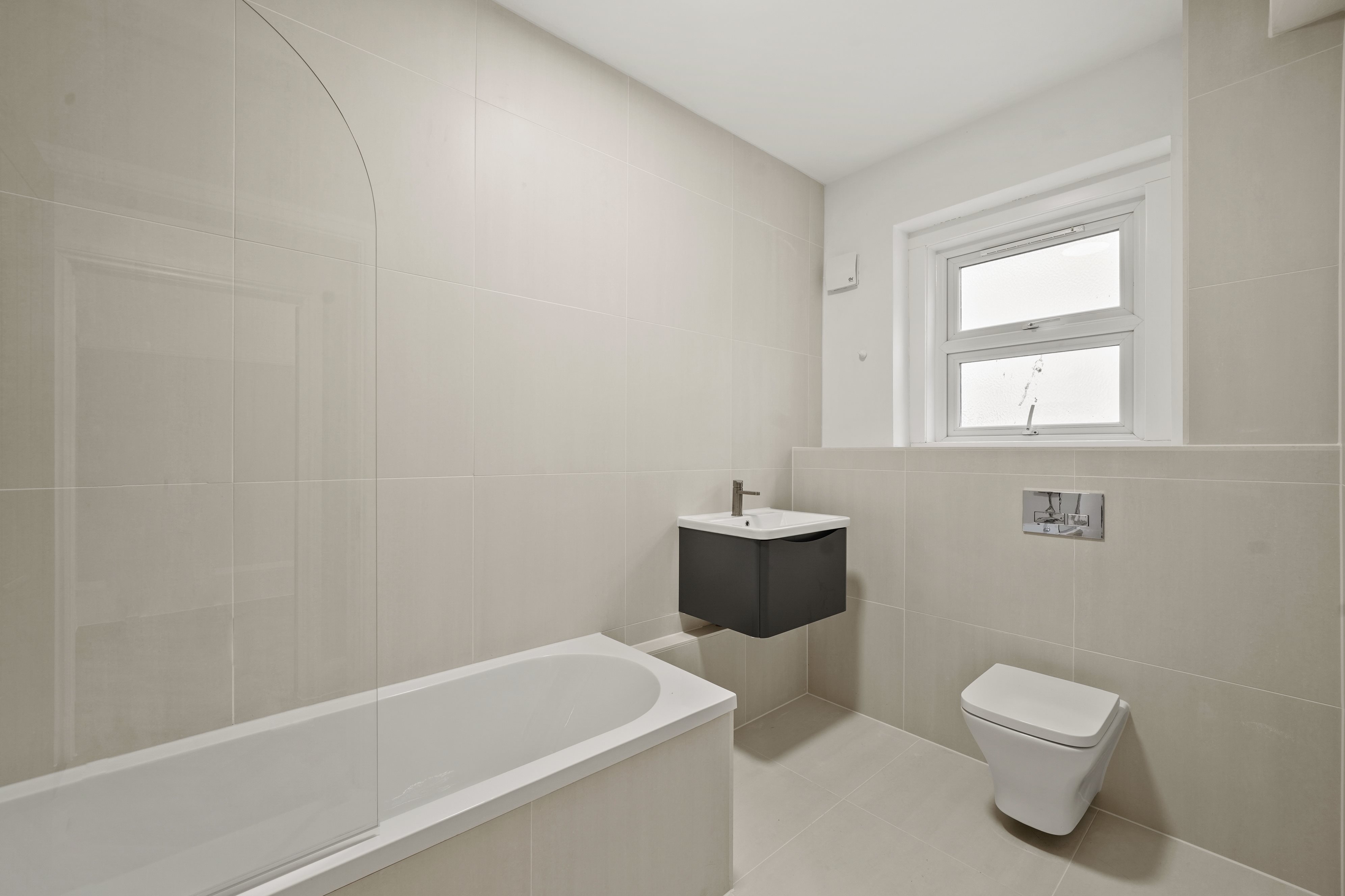 3 bed flat to rent in Richmond Hill, Bournemouth 8