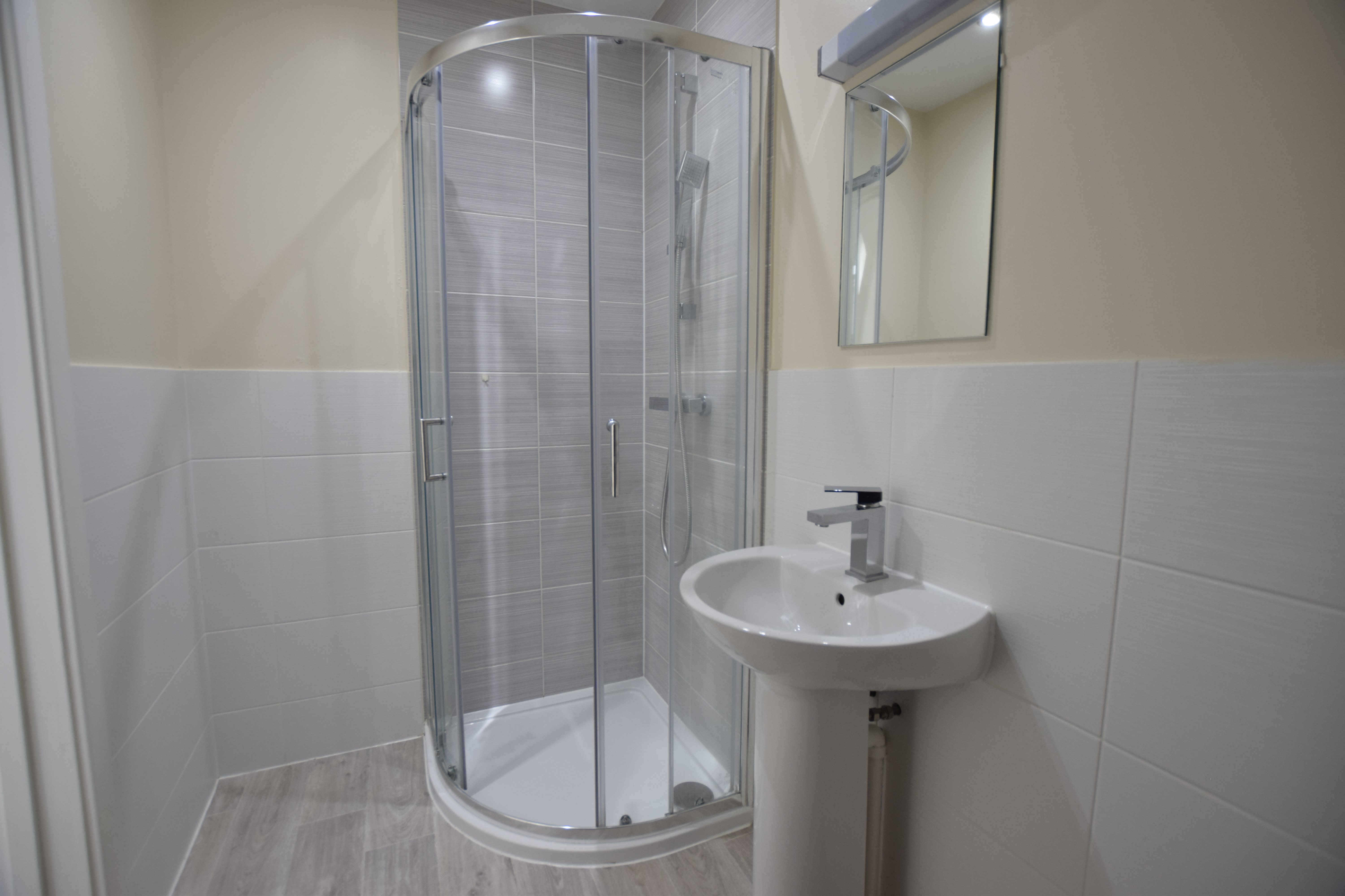 3 bed semi-detached house to rent in Wesley Road, Poole, BH12 19