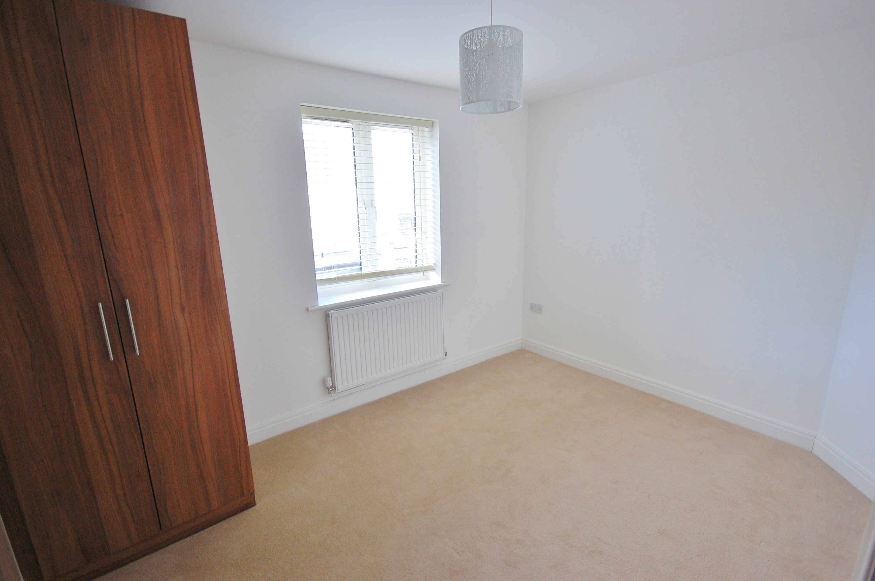 2 bed flat to rent in Wimborne Road East, Ferndown 4