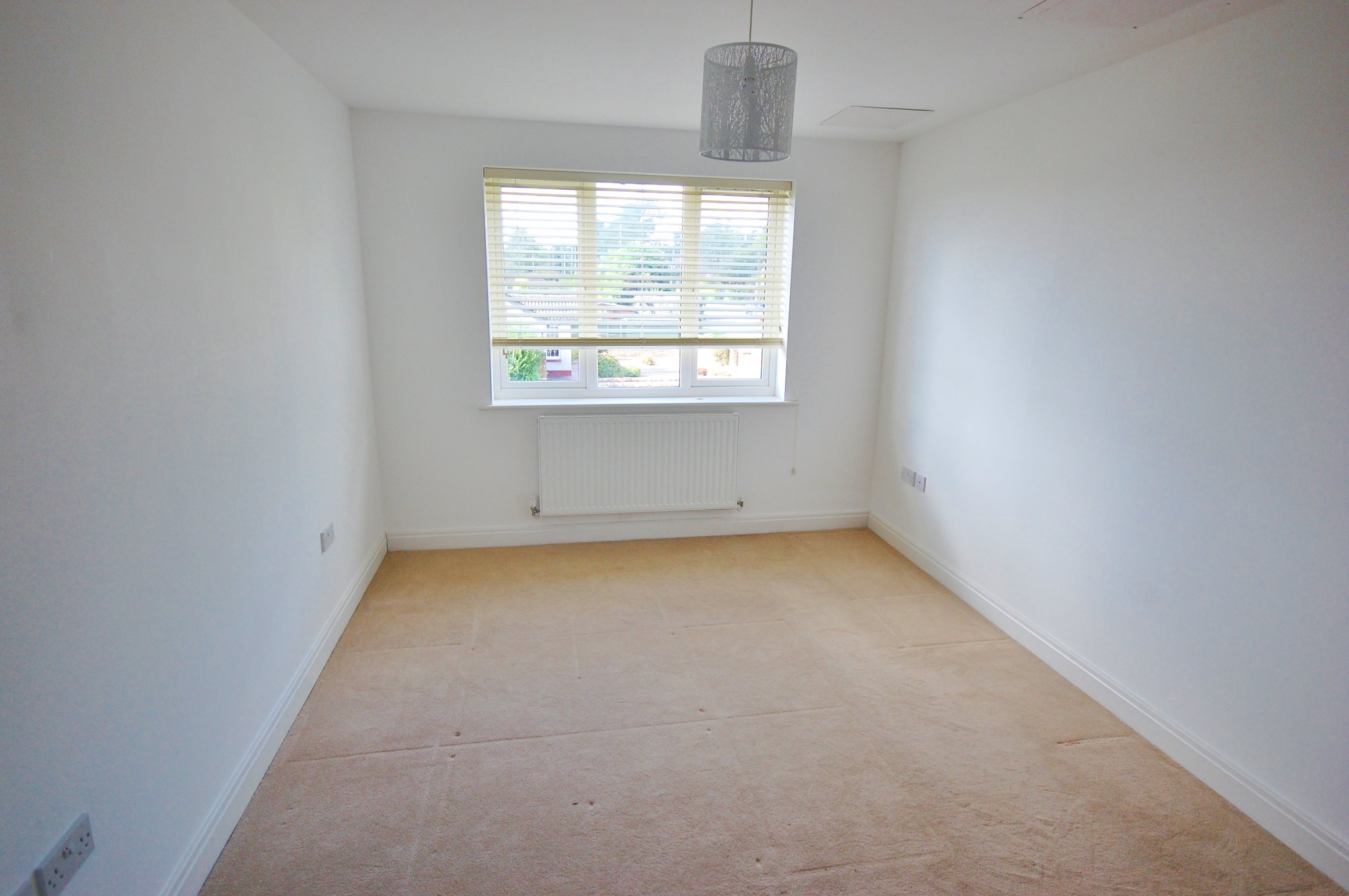 2 bed flat to rent in Wimborne Road East, Ferndown 6