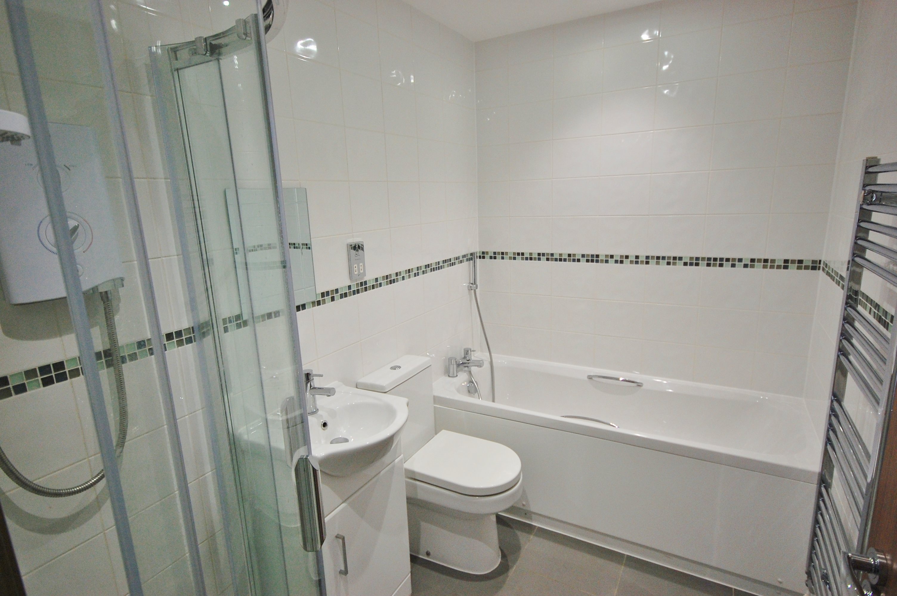 2 bed flat to rent in Wimborne Road East, Ferndown 8