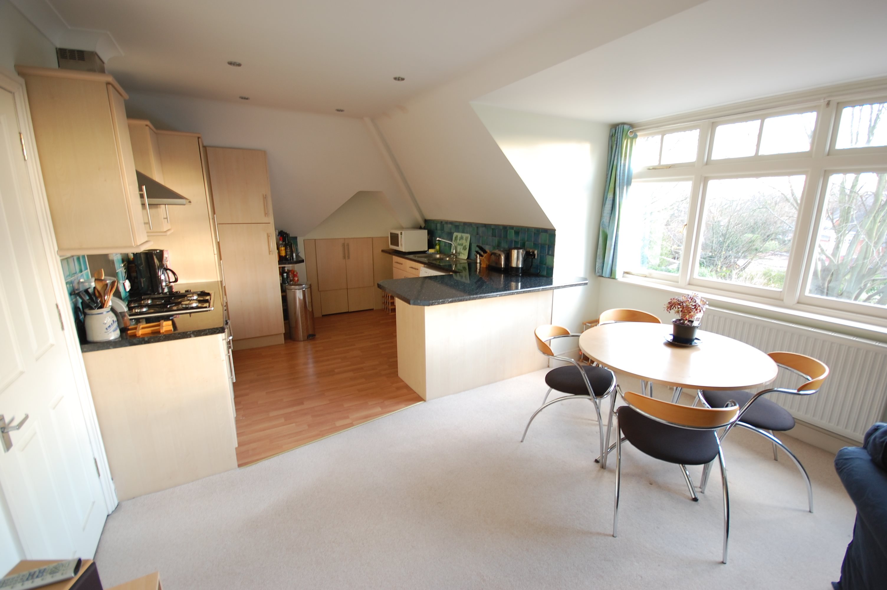 2 bed flat to rent in Beechey Road, Bournemouth, BH8 1
