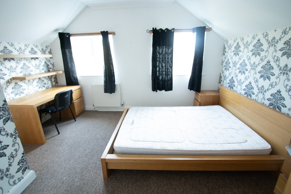 4 bed house to rent in Portchester Place, Bournemouth 8