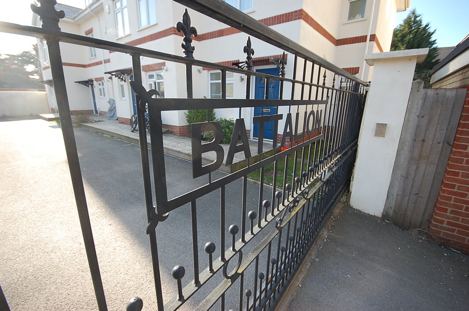 4 bed house to rent in Portchester Place, Bournemouth 2