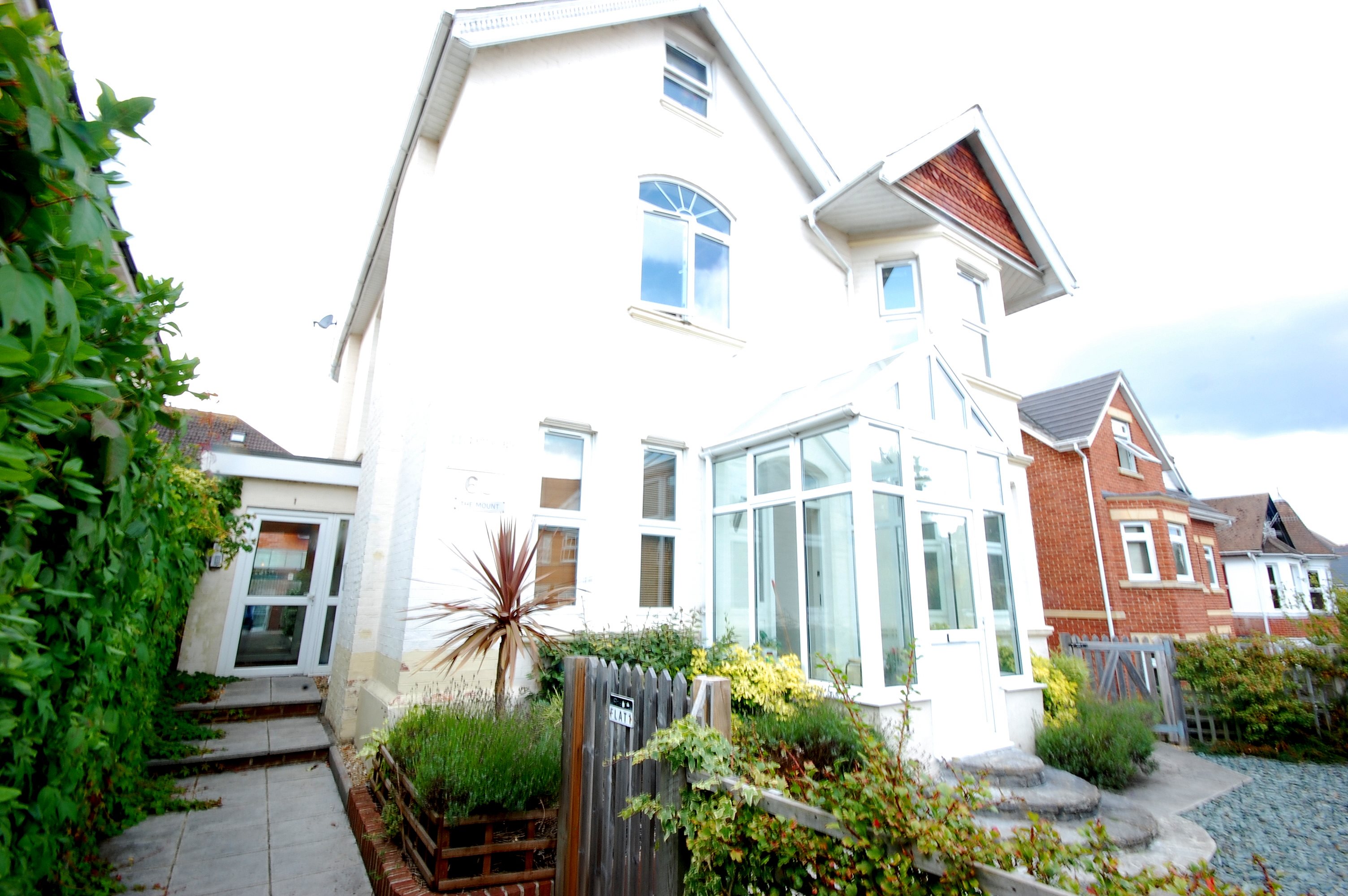 1 bed flat to rent in Alumhurst Road, Bournemouth - Property Image 1