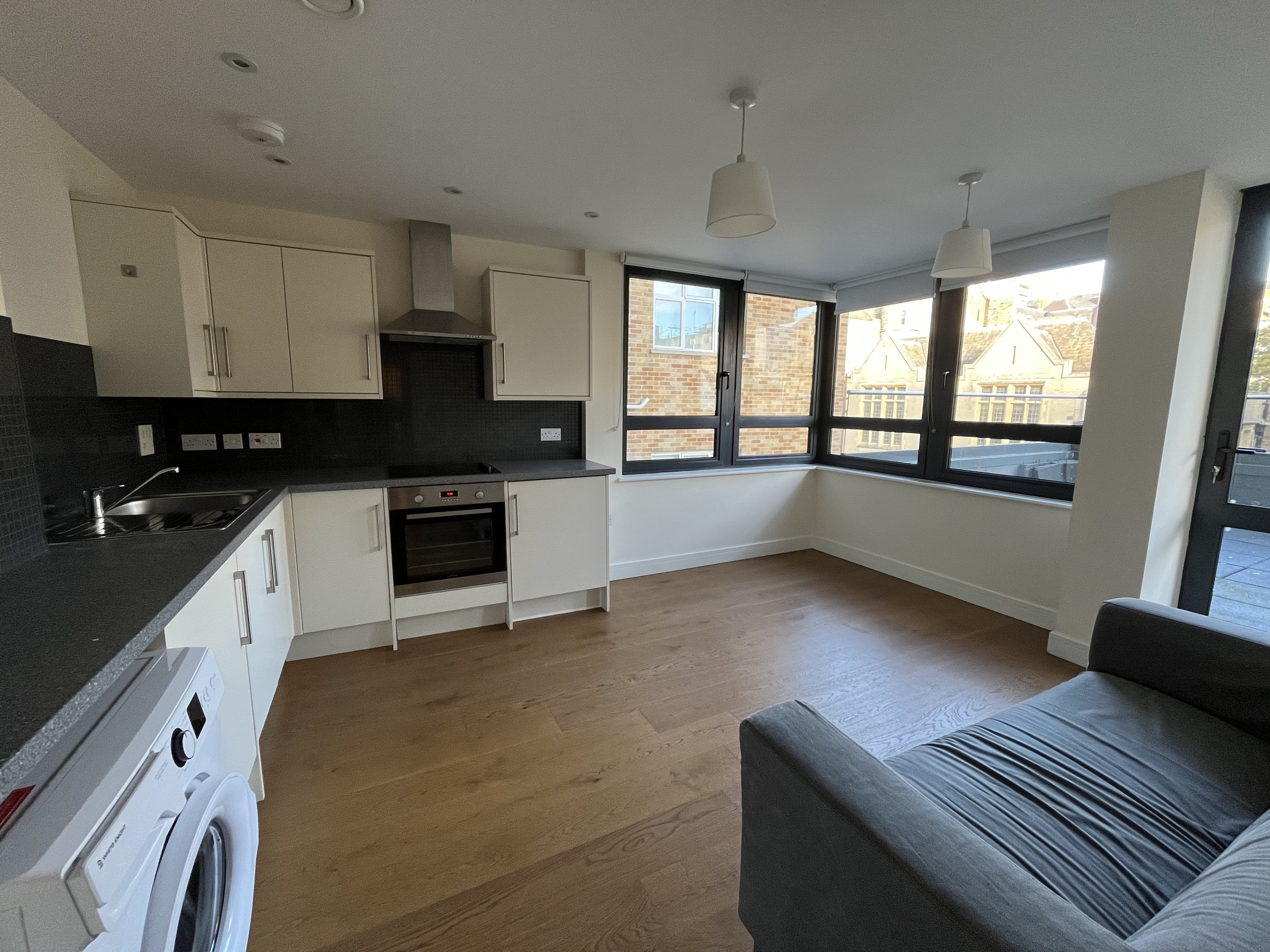 2 bed flat to rent in Vandale House, Post Office Road  - Property Image 1