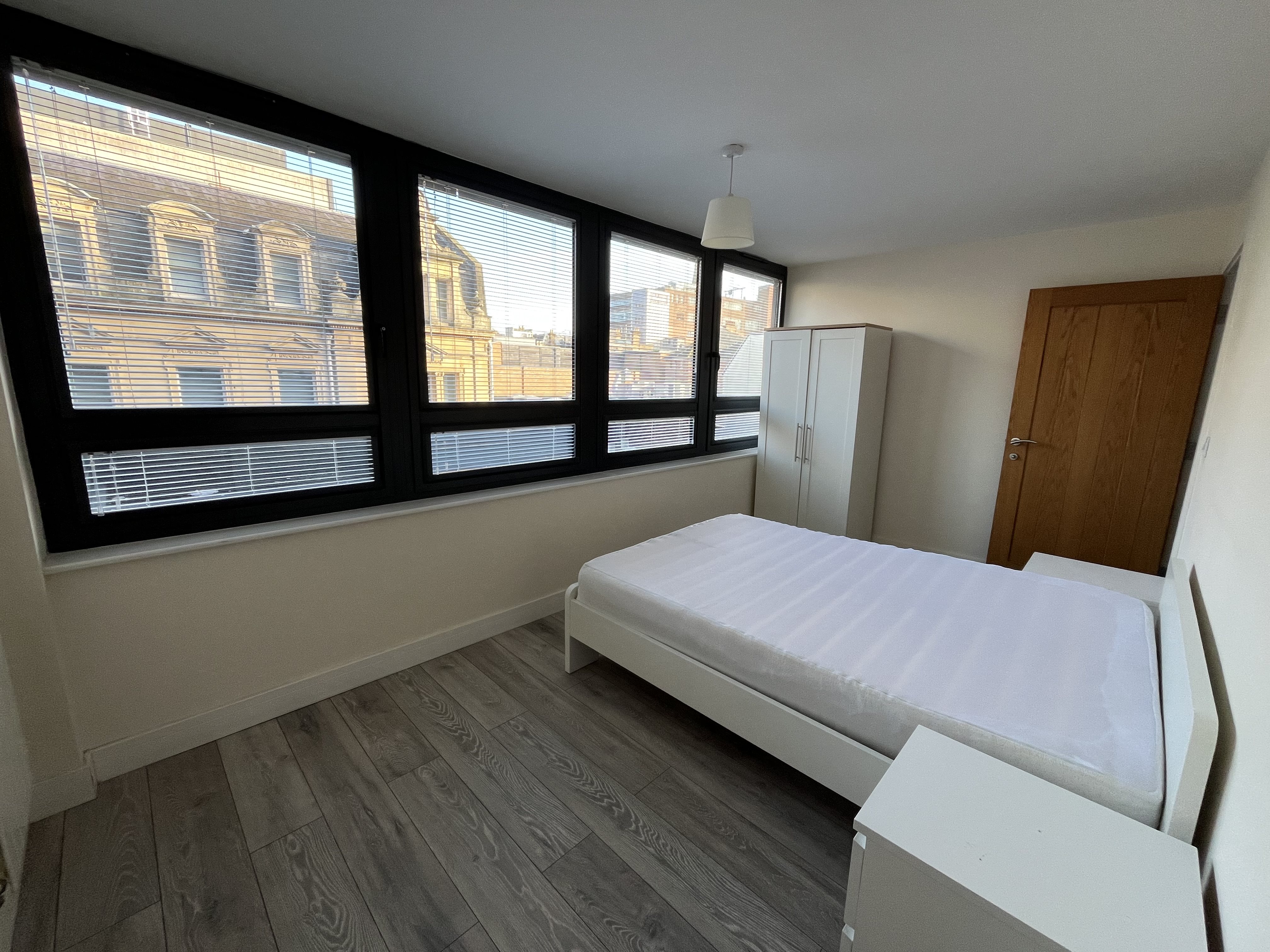 2 bed flat to rent in Vandale House, Post Office Road 8