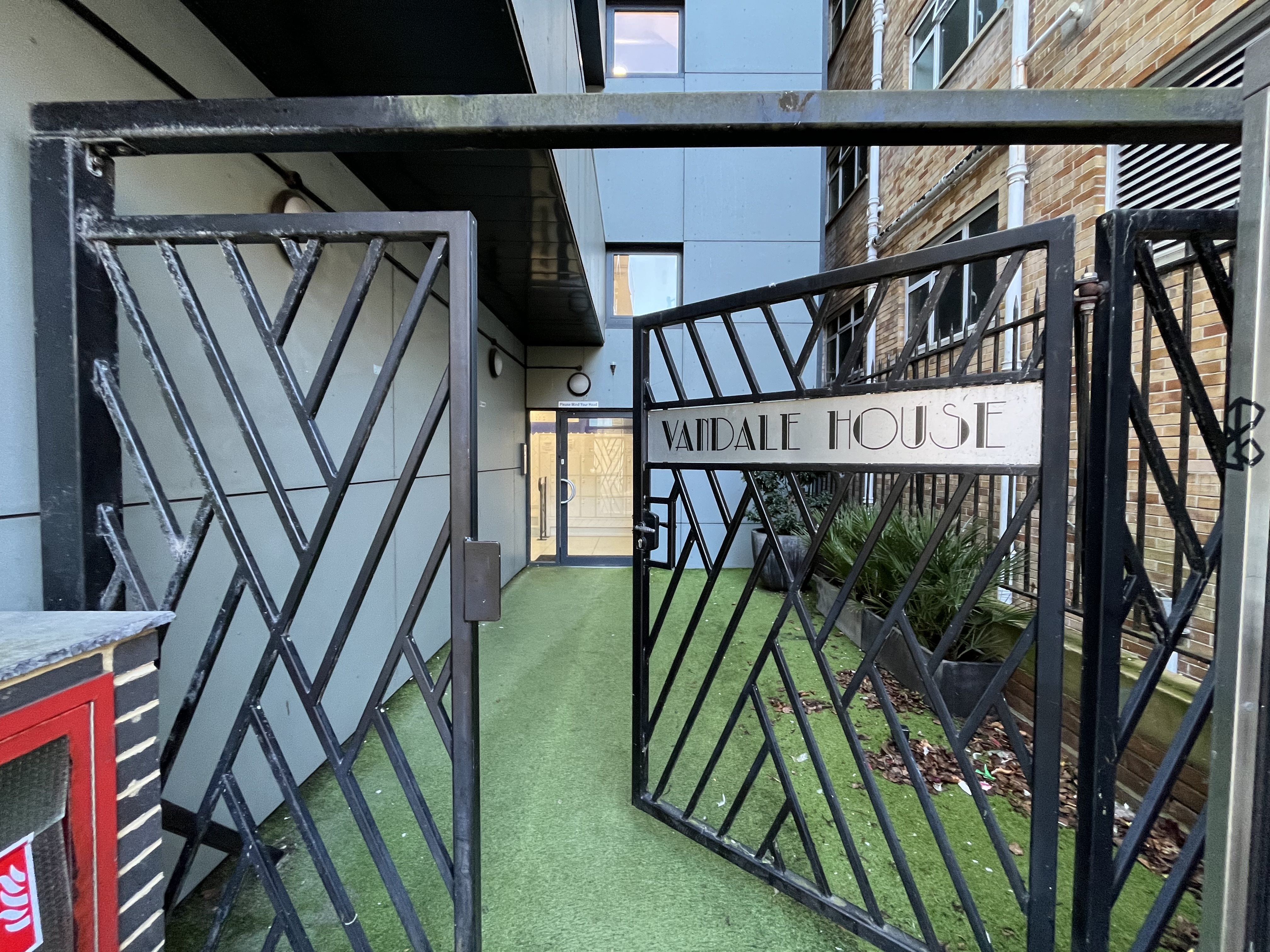 2 bed flat to rent in Vandale House, Post Office Road 13