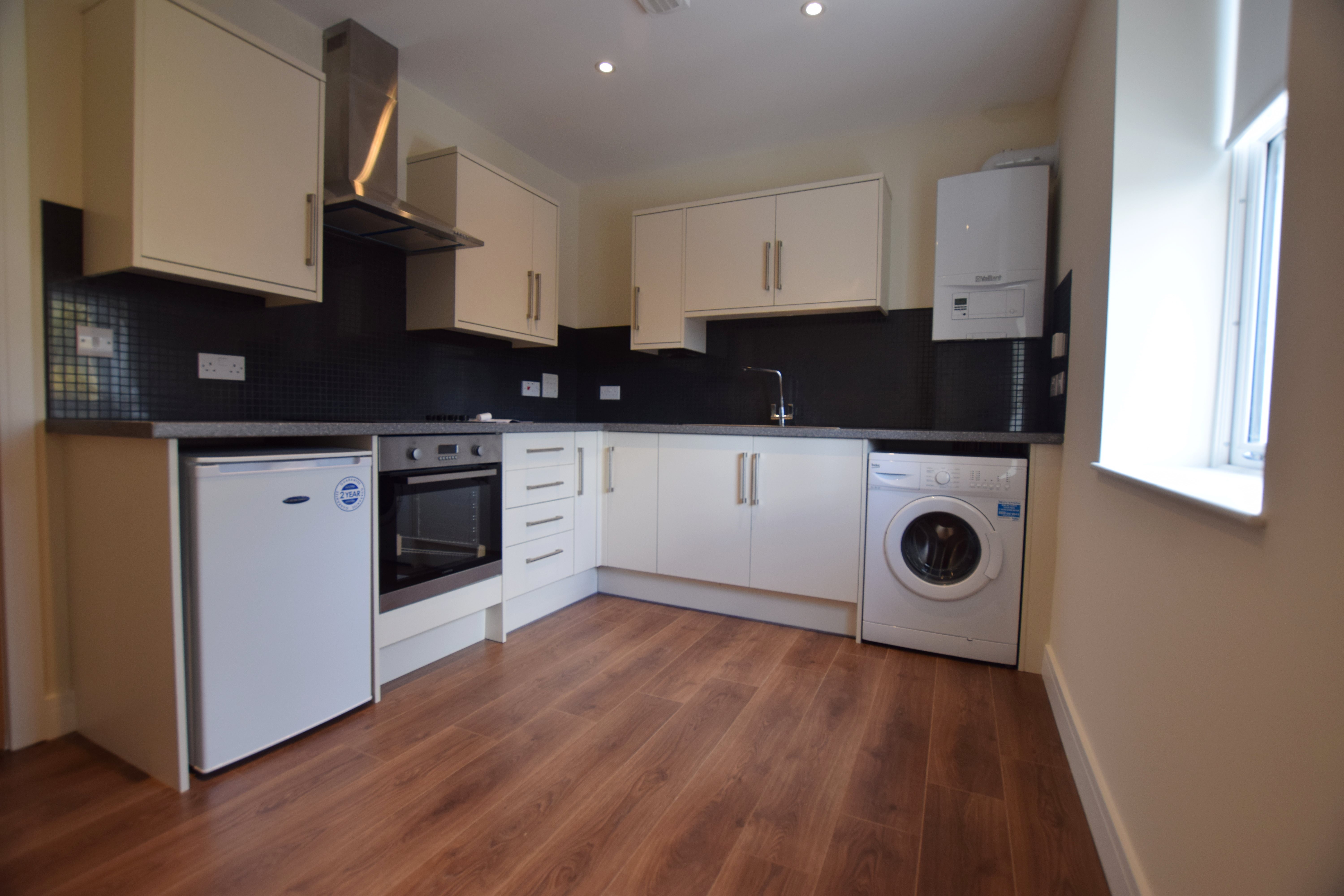 2 bed flat to rent in Old Christchurch Road, Bournemouth 2
