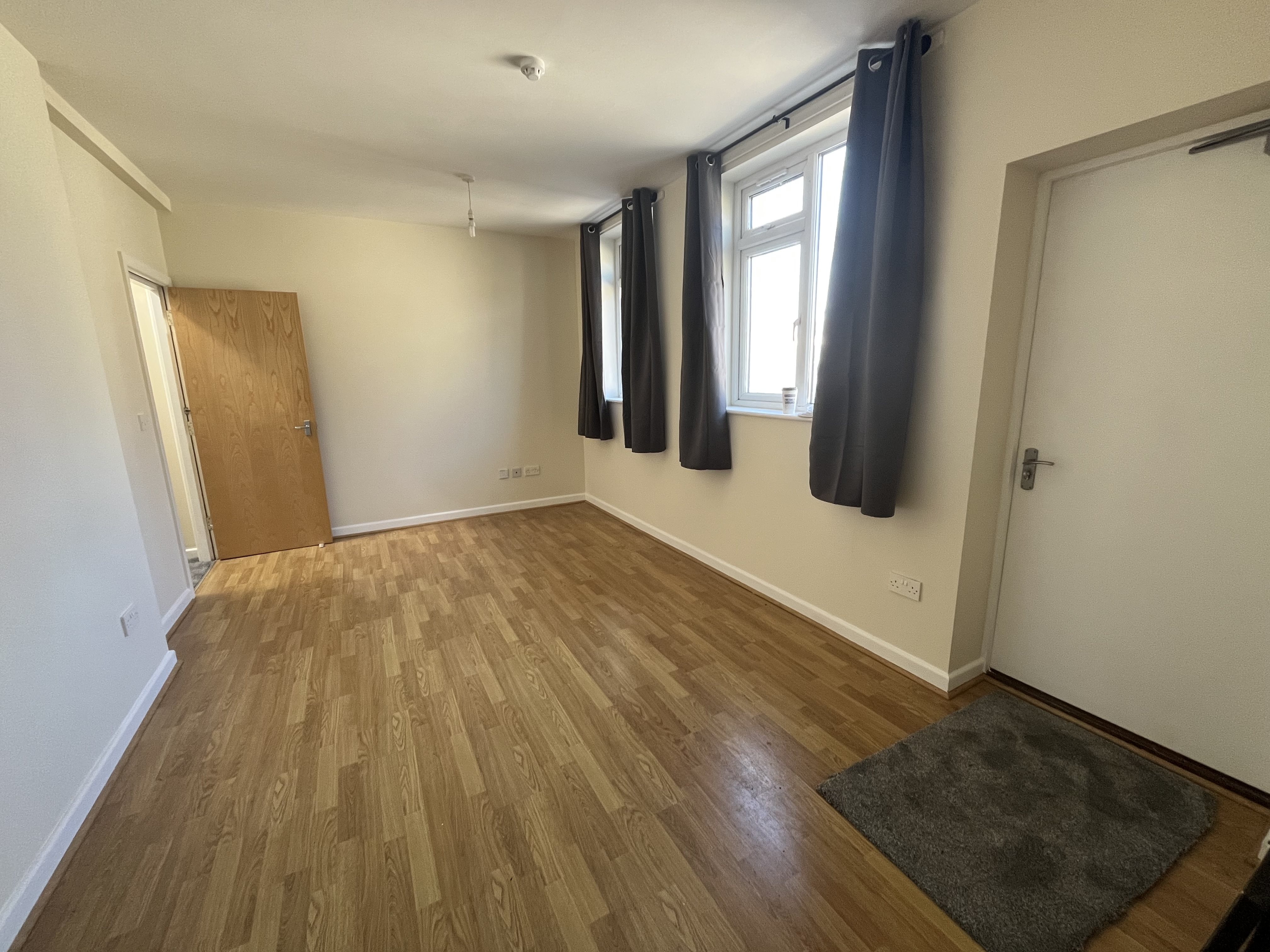 2 bed flat to rent in Westover Road, Bournemouth  - Property Image 2