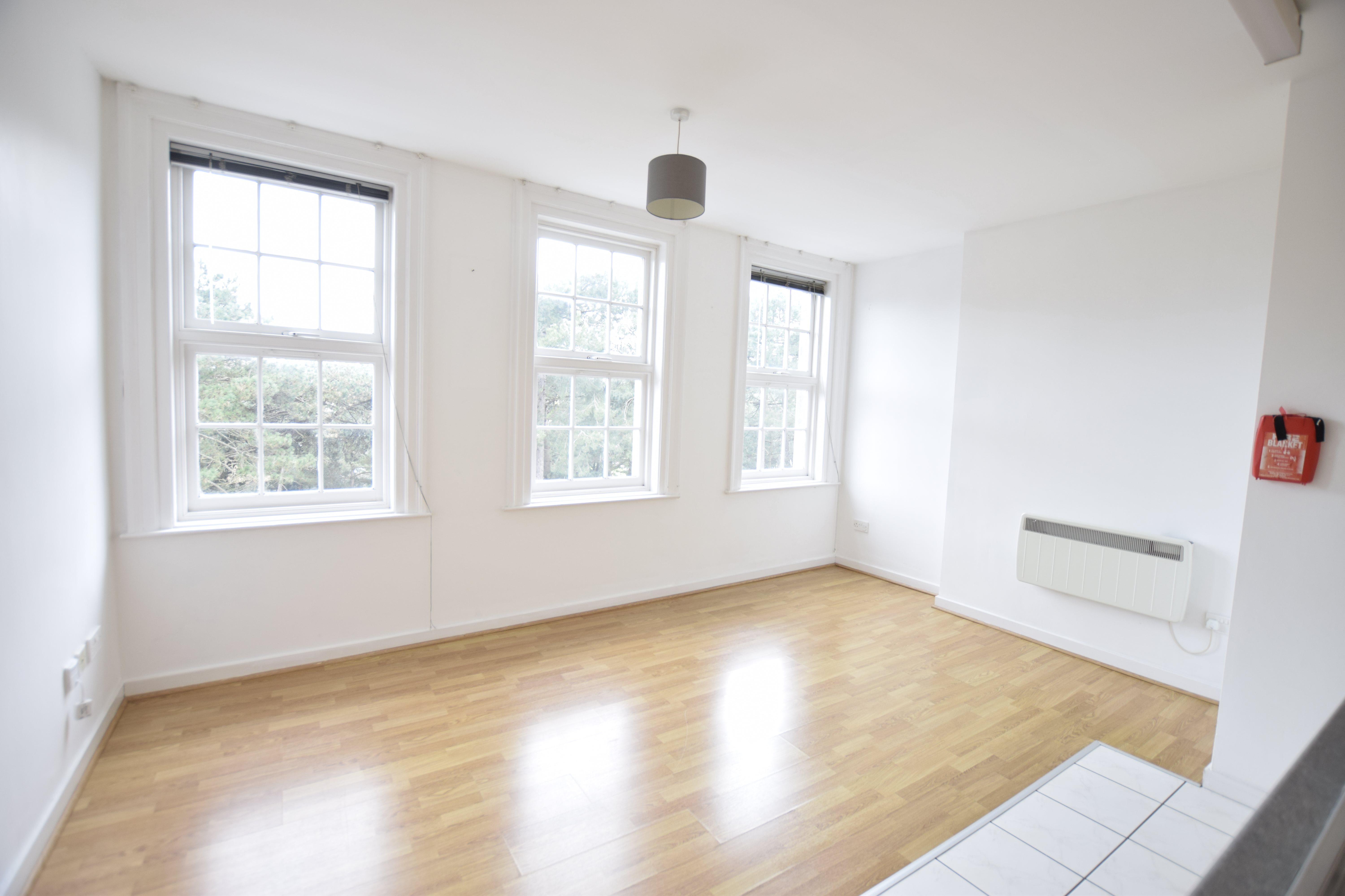 2 bed flat to rent in Westover Road, Bournemouth, BH1 1