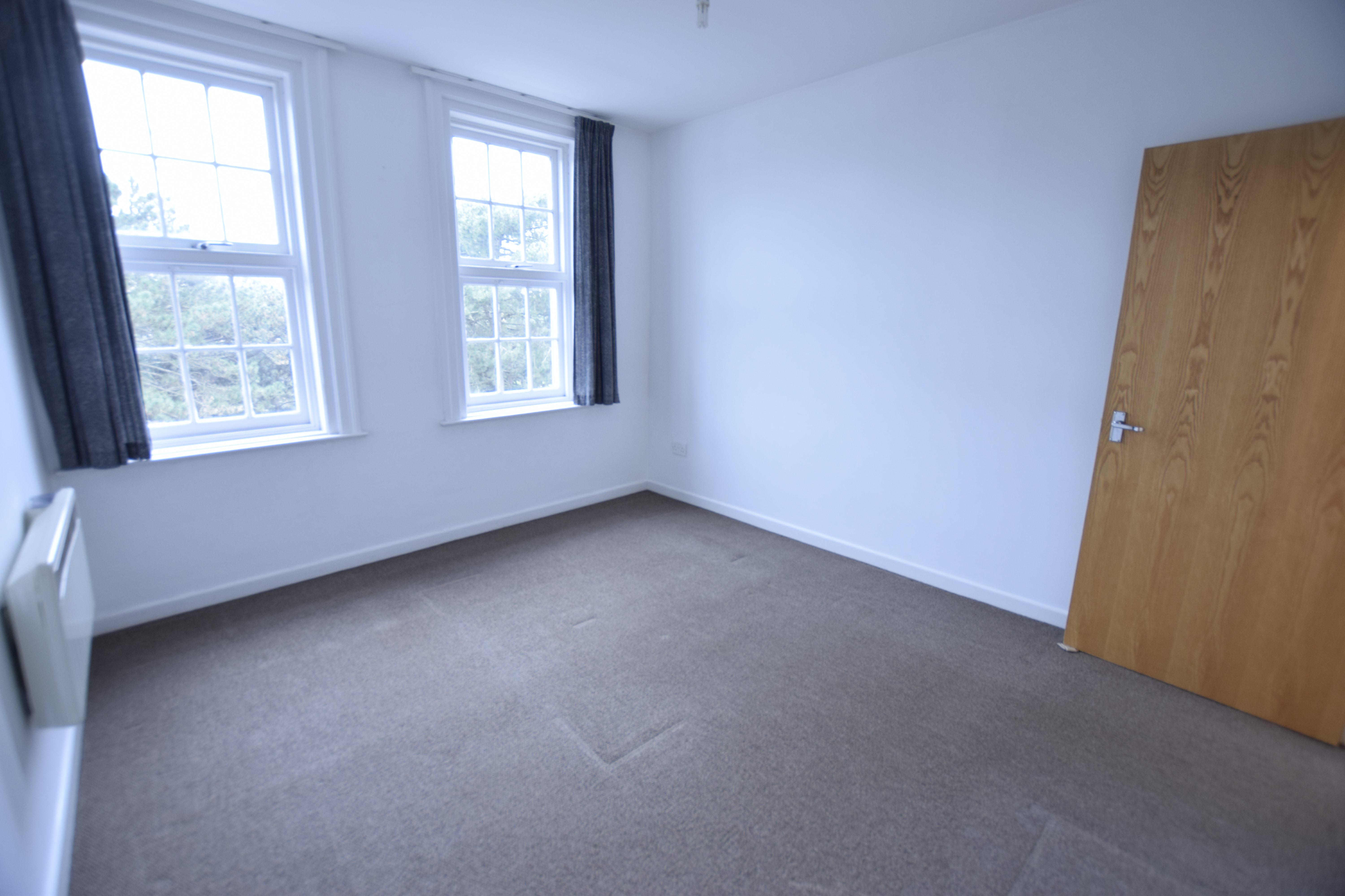 2 bed flat to rent in Westover Road, Bournemouth, BH1 7