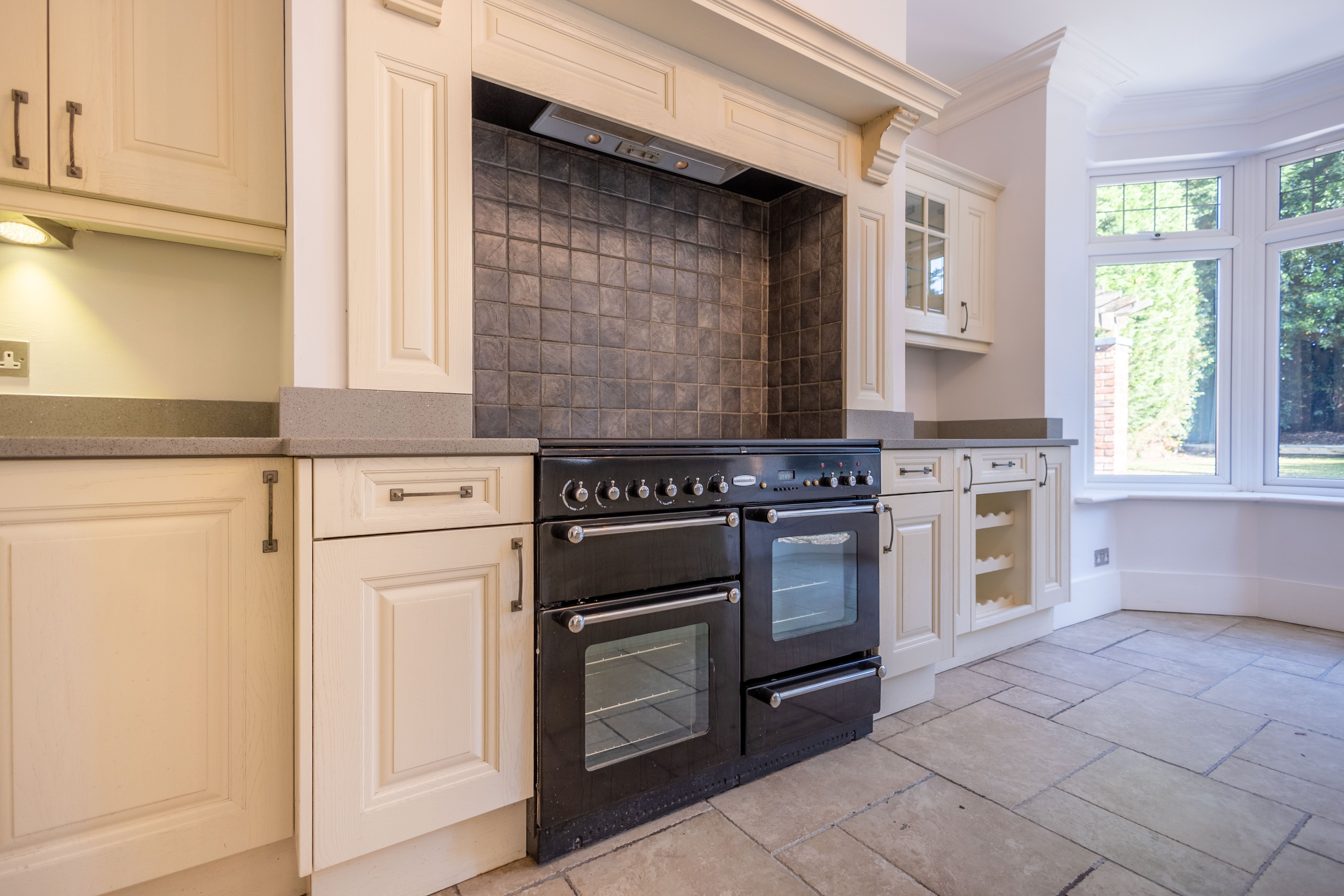 5 bed house to rent in Queens Park South Drive, Queens Park, BH8 3