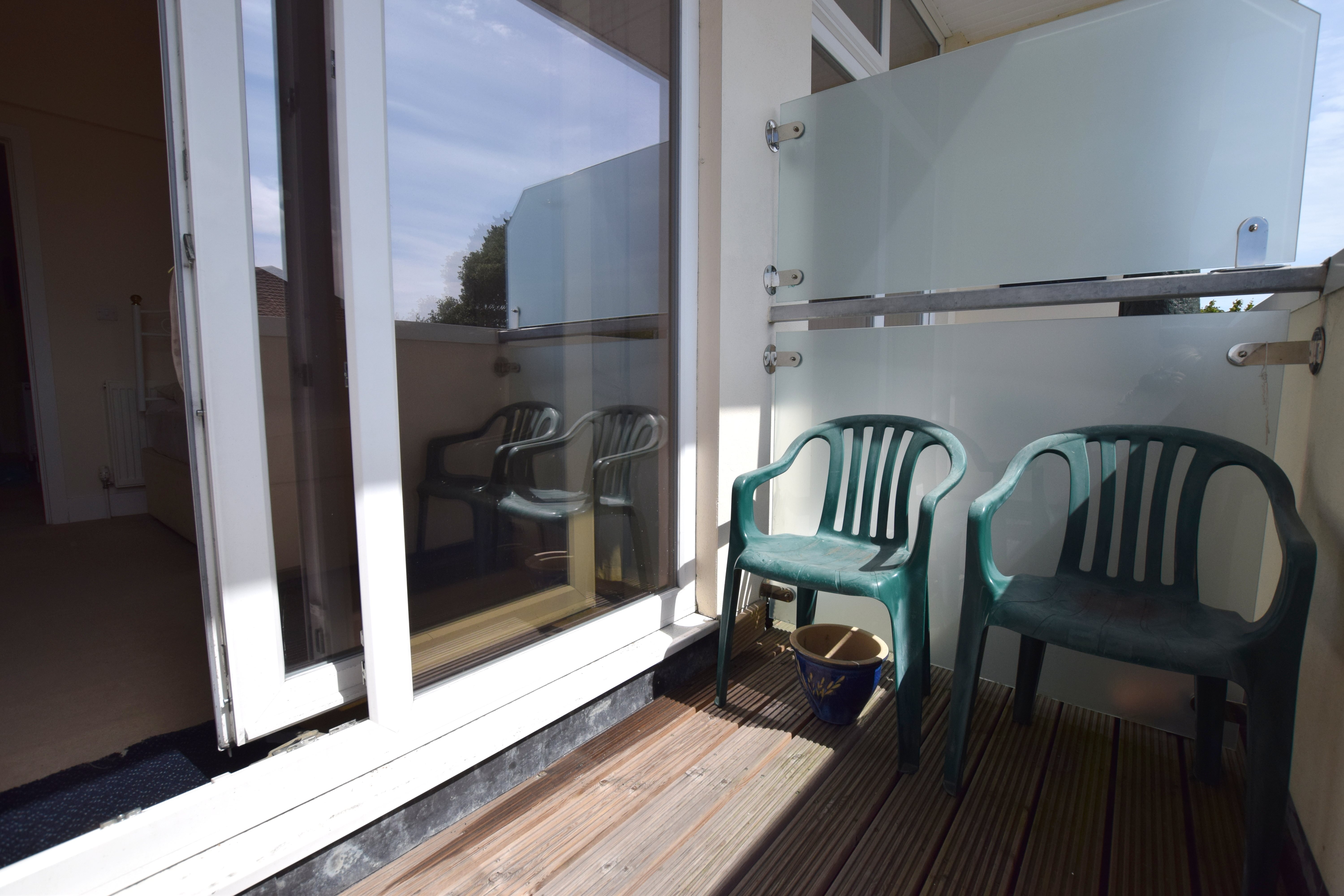 2 bed flat to rent in Commercial Road, Poole, BH14  - Property Image 1