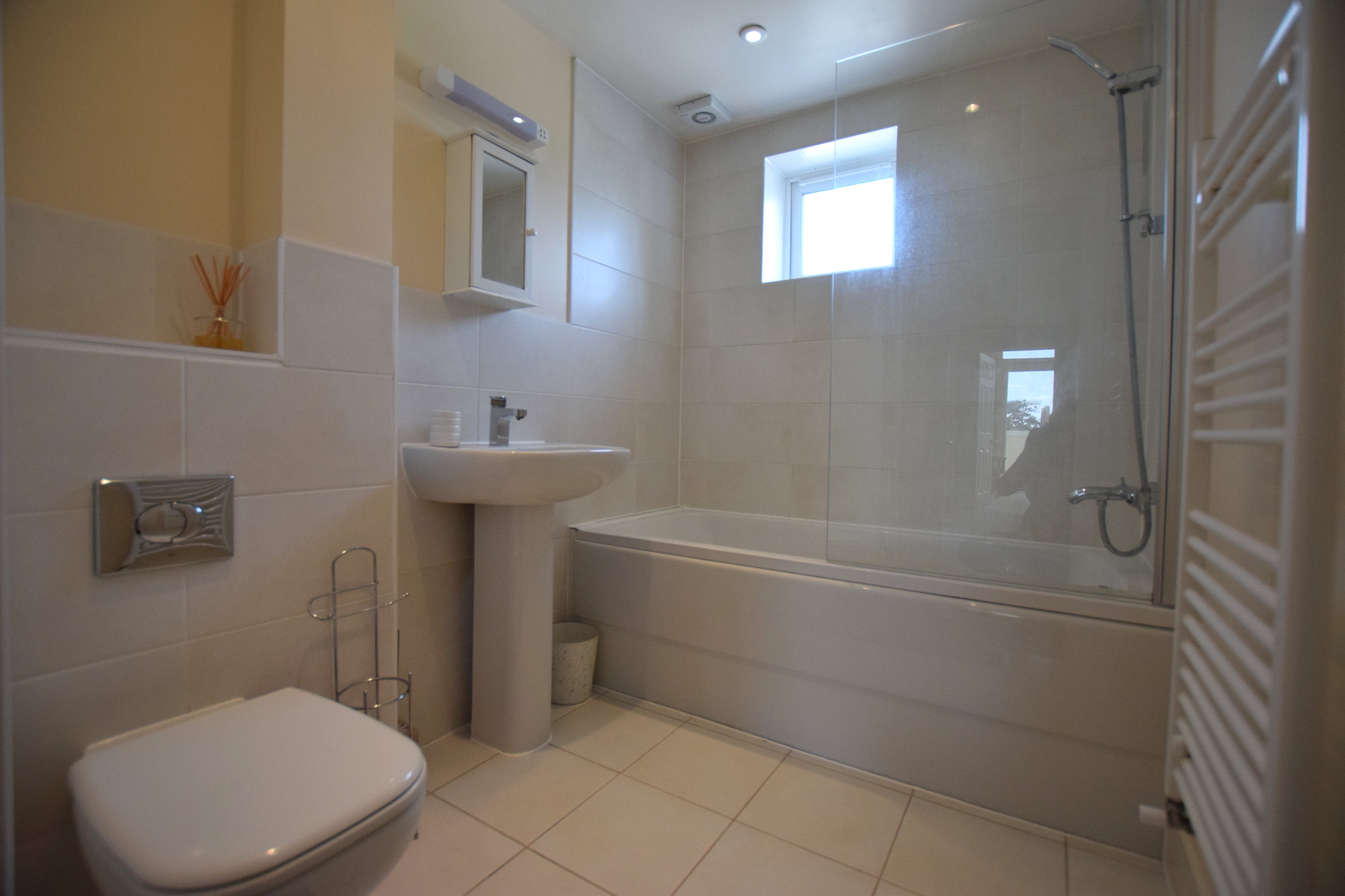 2 bed flat to rent in Commercial Road, Poole, BH14 1