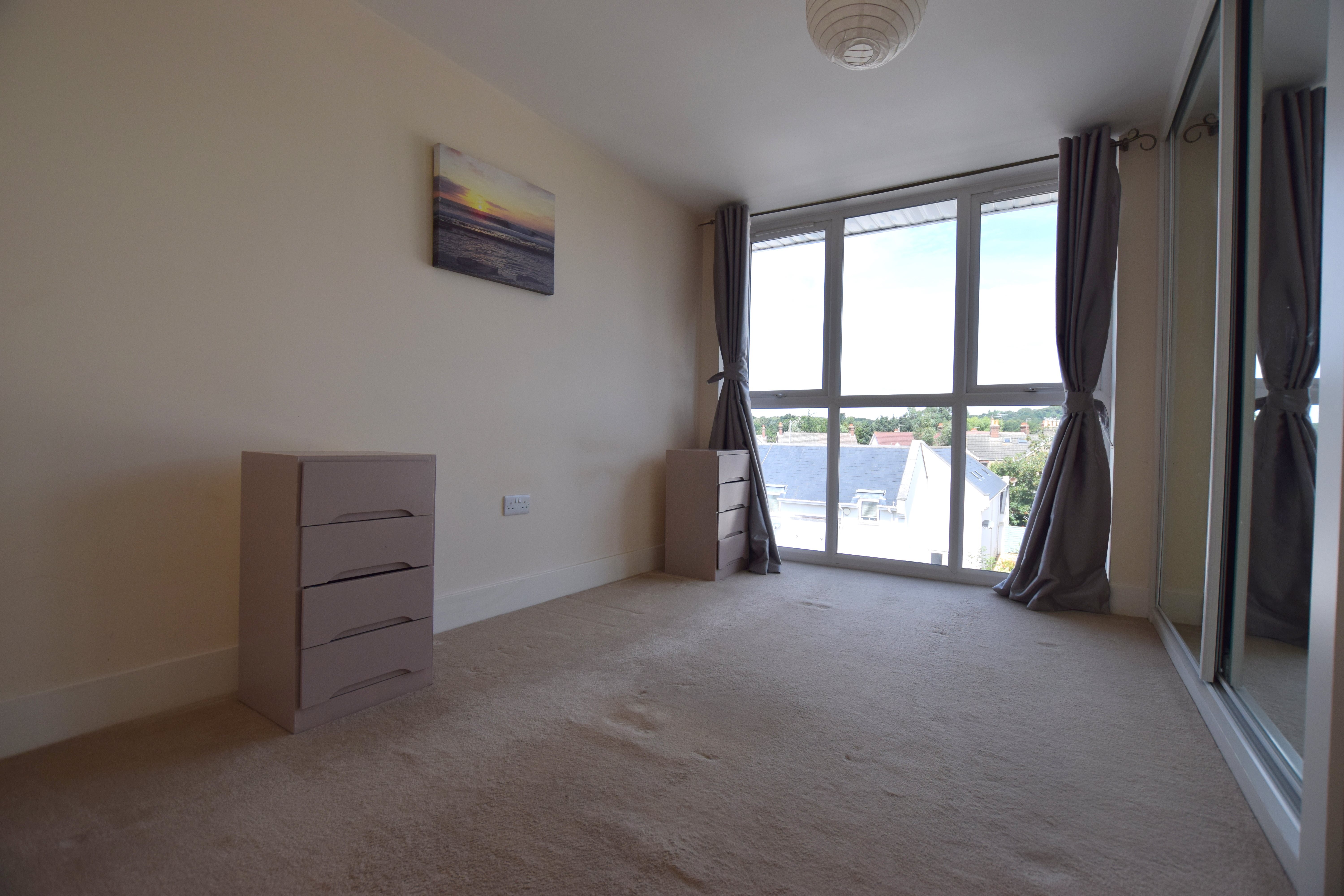 2 bed flat to rent in Commercial Road, Poole, BH14 5