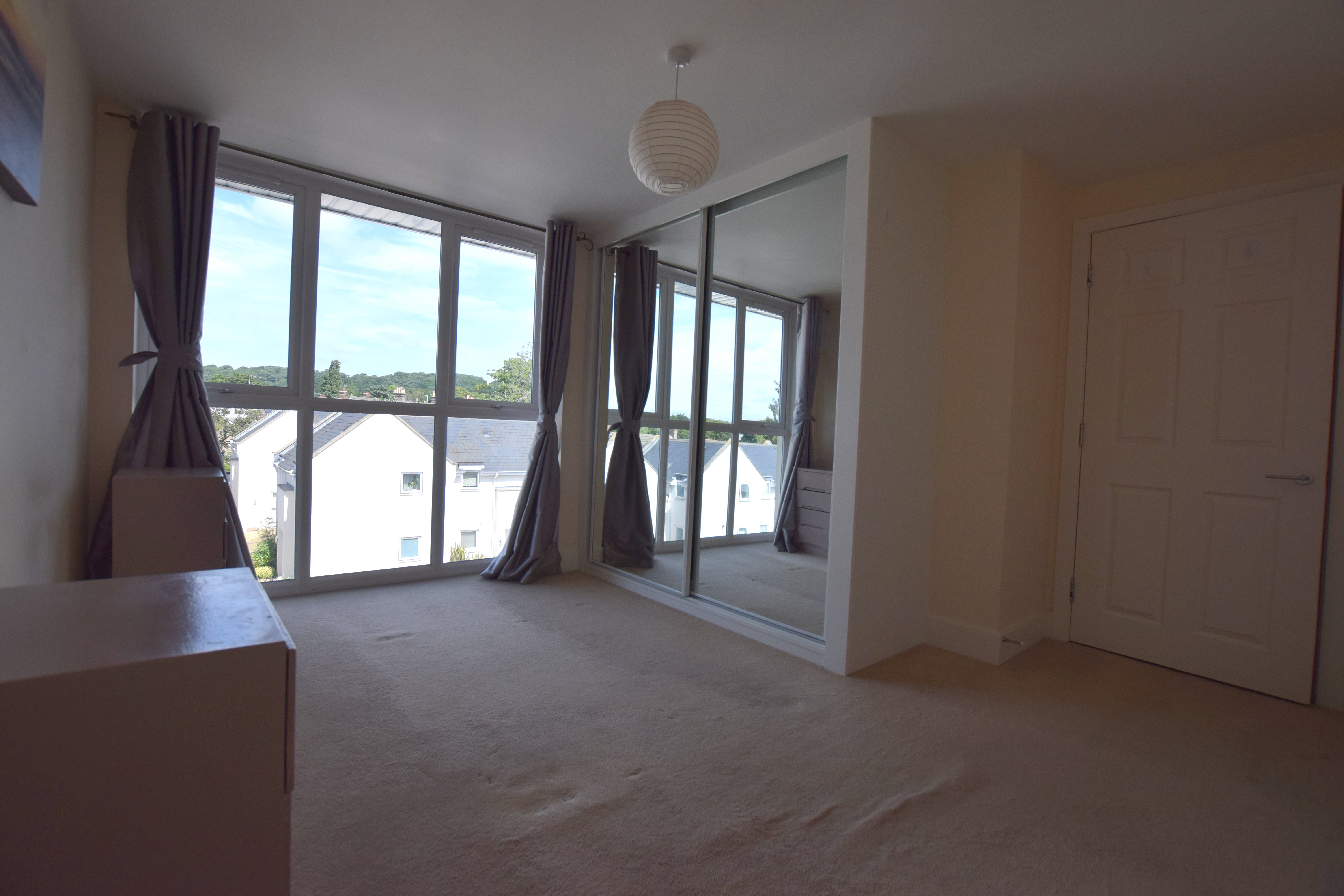 2 bed flat to rent in Commercial Road, Poole, BH14 6