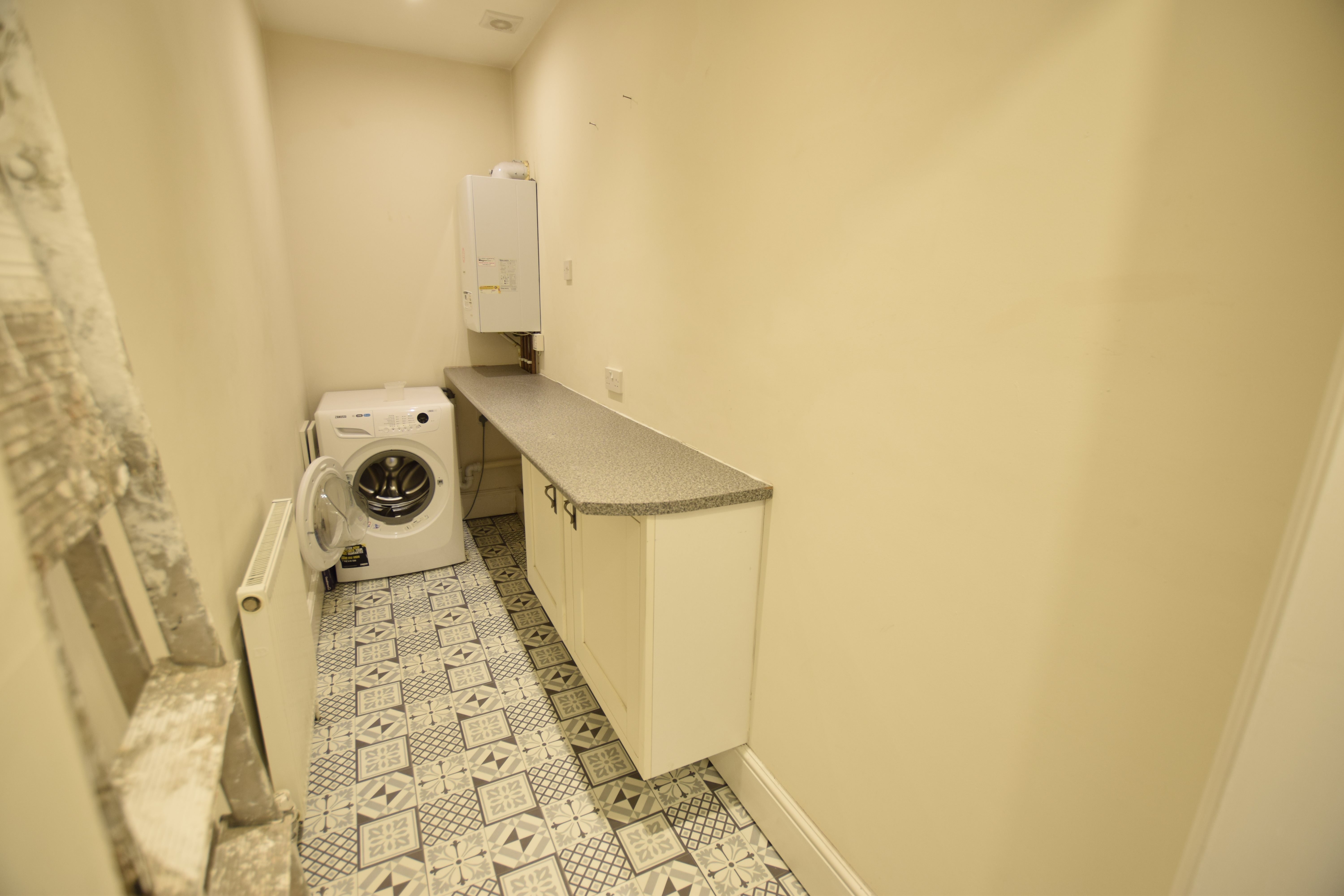 3 bed house to rent in Parkstone Avenue, Penn Hill, BH14 17