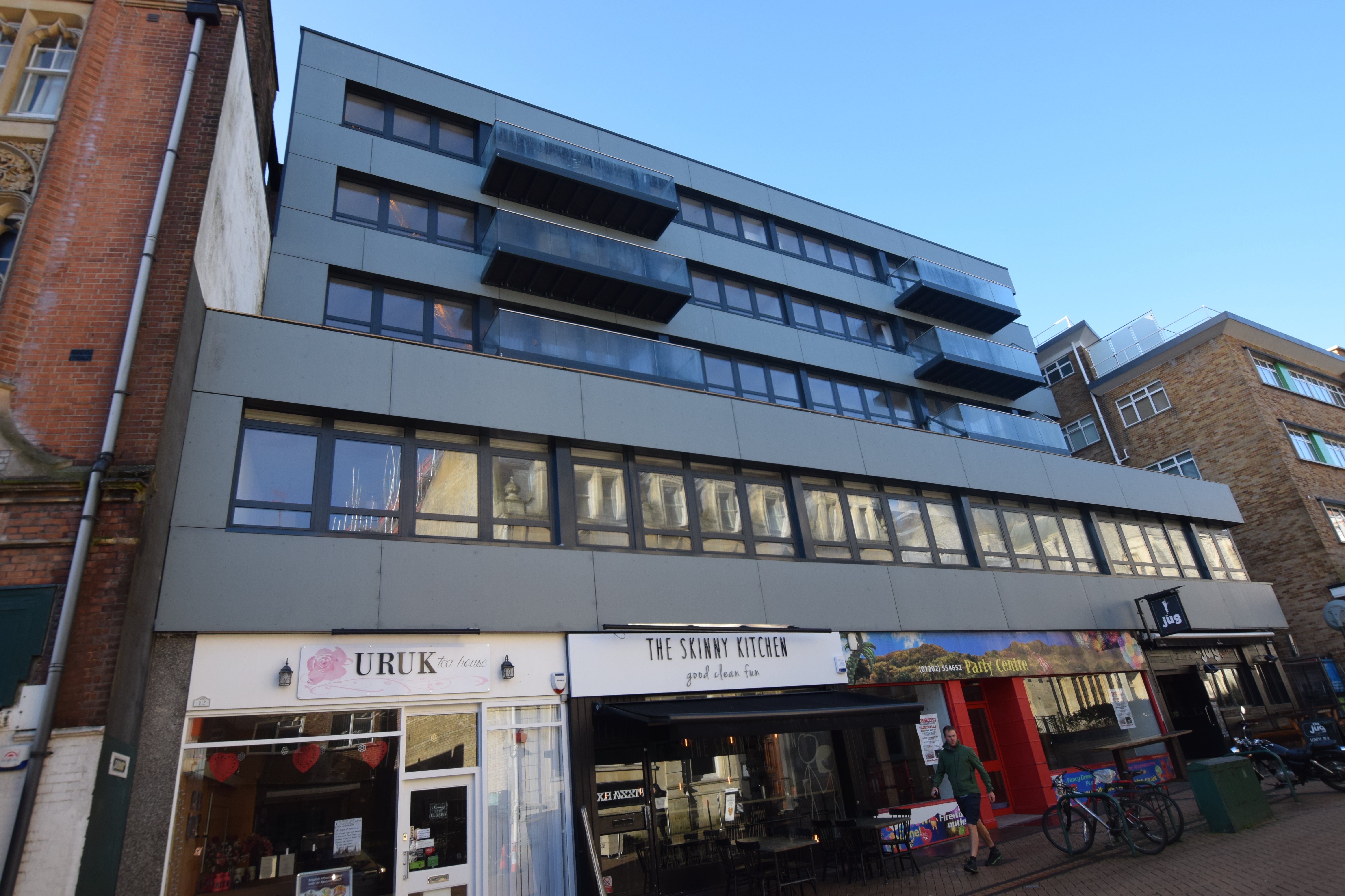 2 bed flat to rent in Vandale House, Post Office Road - Property Image 1