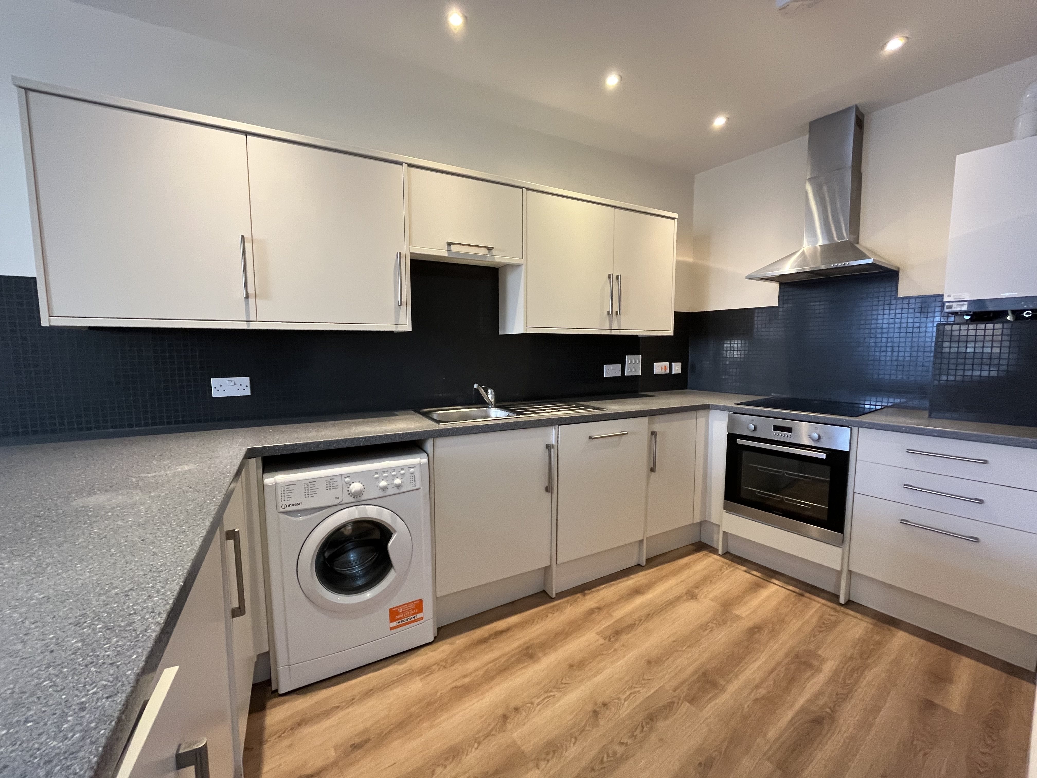 2 bed flat to rent in Vandale House, Post Office Road 2