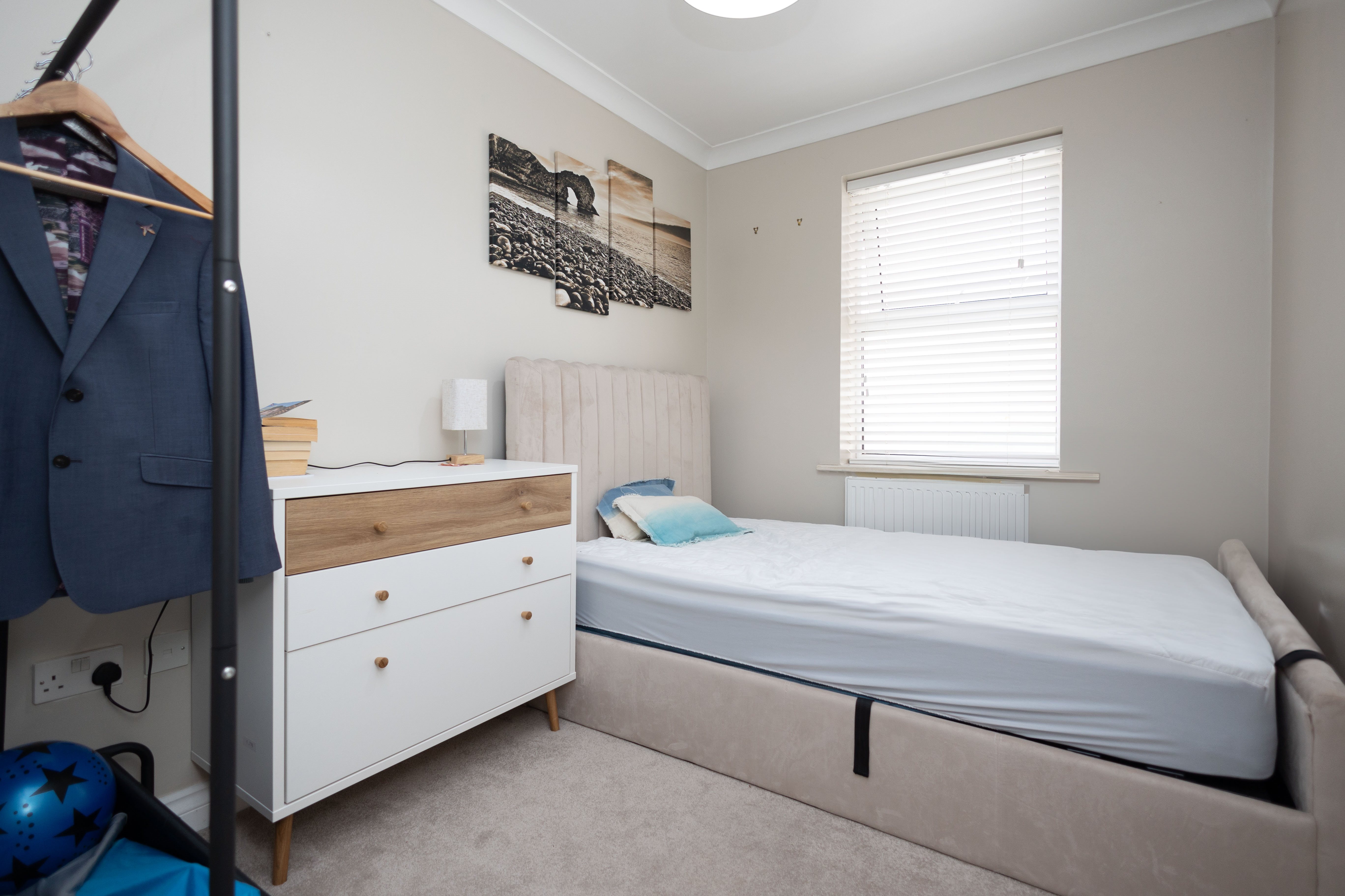 2 bed flat to rent in Alumdale Road, Westbourne, BH4 6